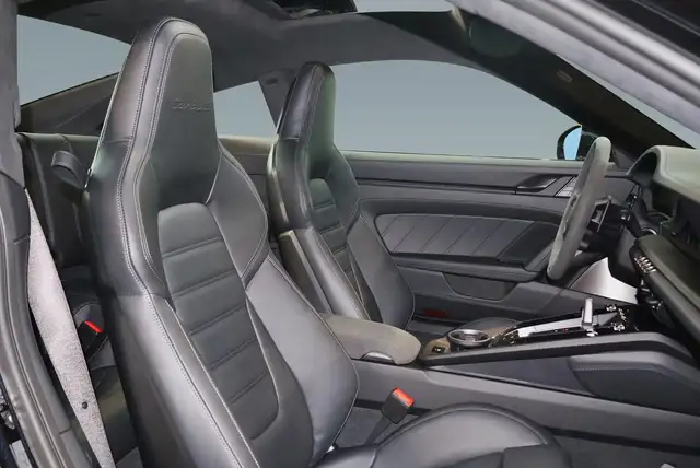 Porsche 911 view 6
