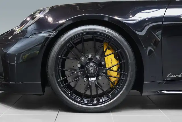 Porsche 911 view 4