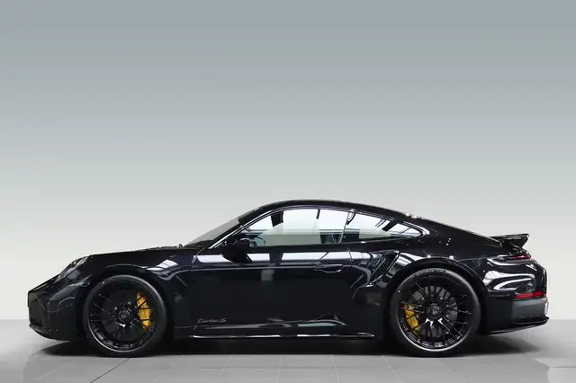Porsche 911 view 7