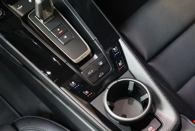 Porsche 911 view 13