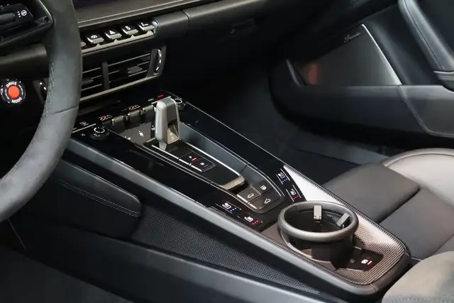 Porsche 911 view 11