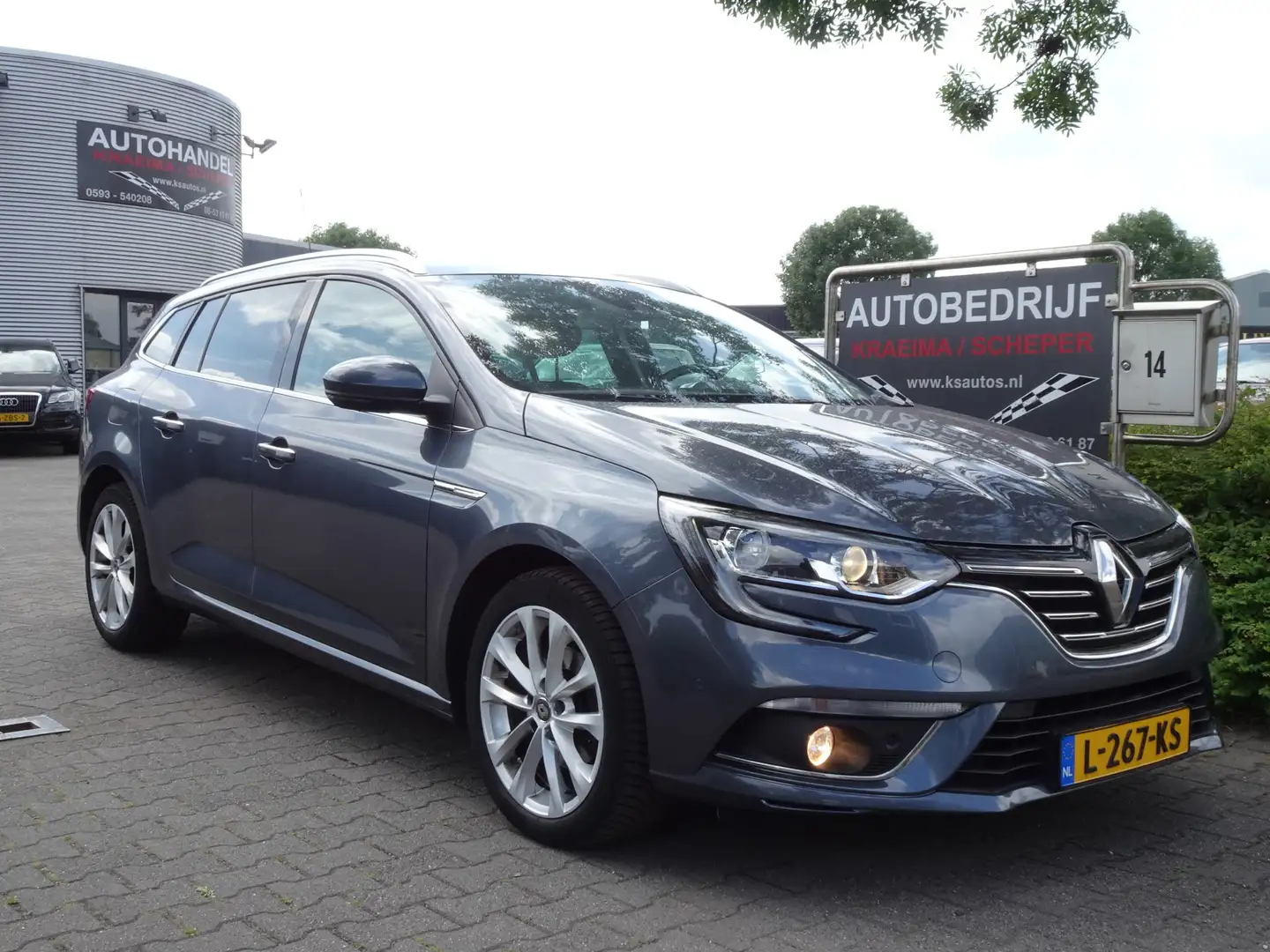 Renault Megane Estate 1.3 TCe Bose Grijs - 1
