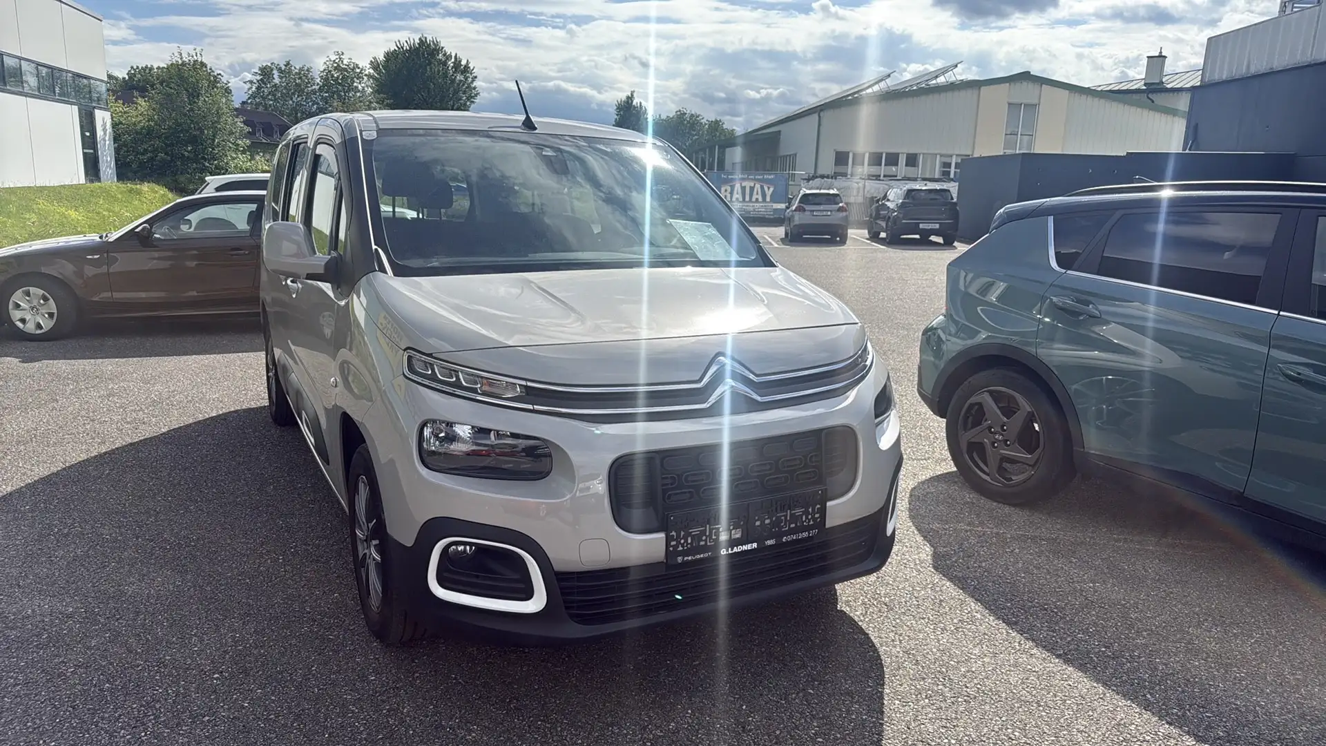Citroen Berlingo Feel XL BlueHDI 100 Grau - 2