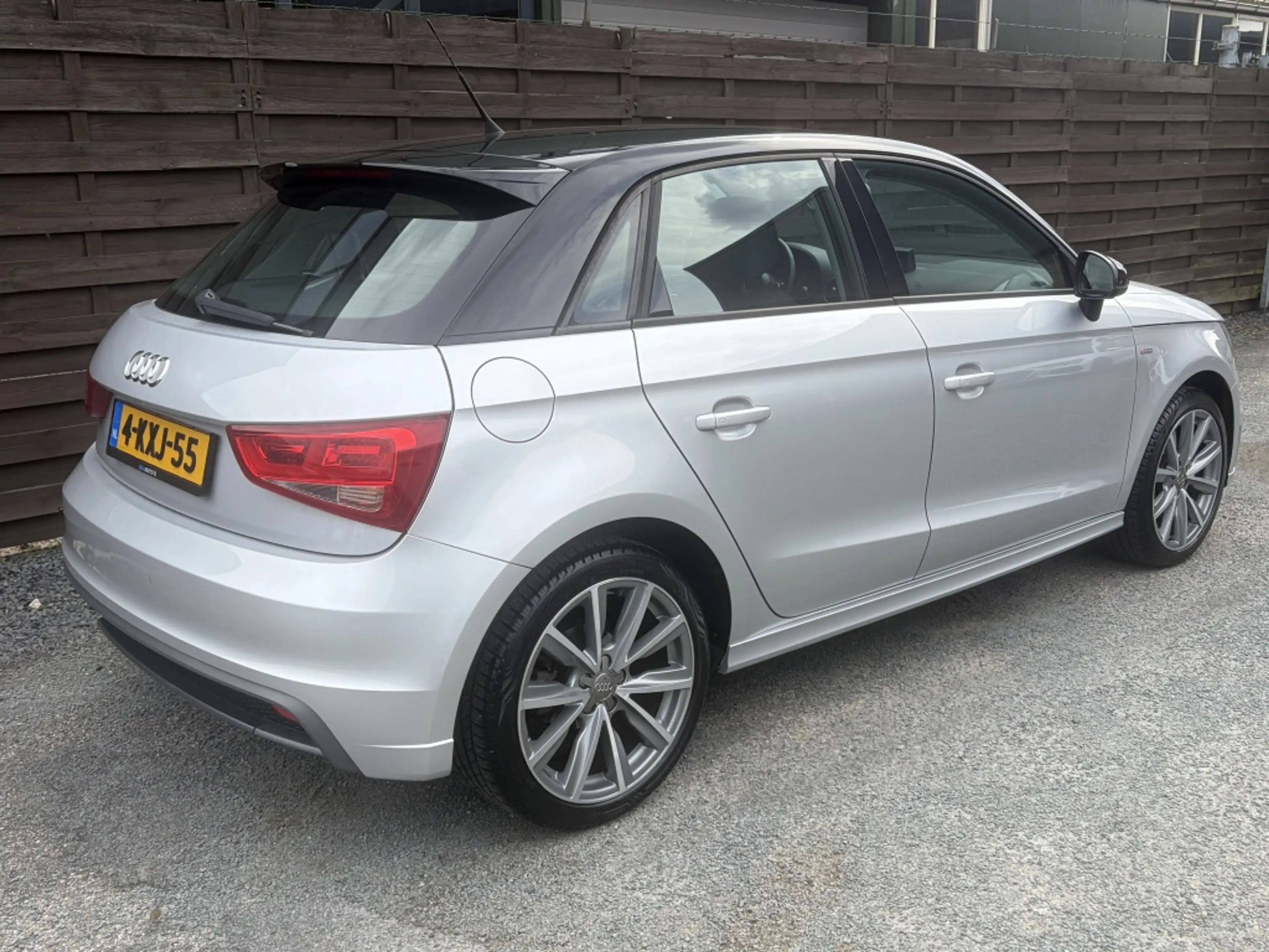 Audi A1 Sportback 1.2 TFSI Admired / S-line / Navi / Airco — photo 3