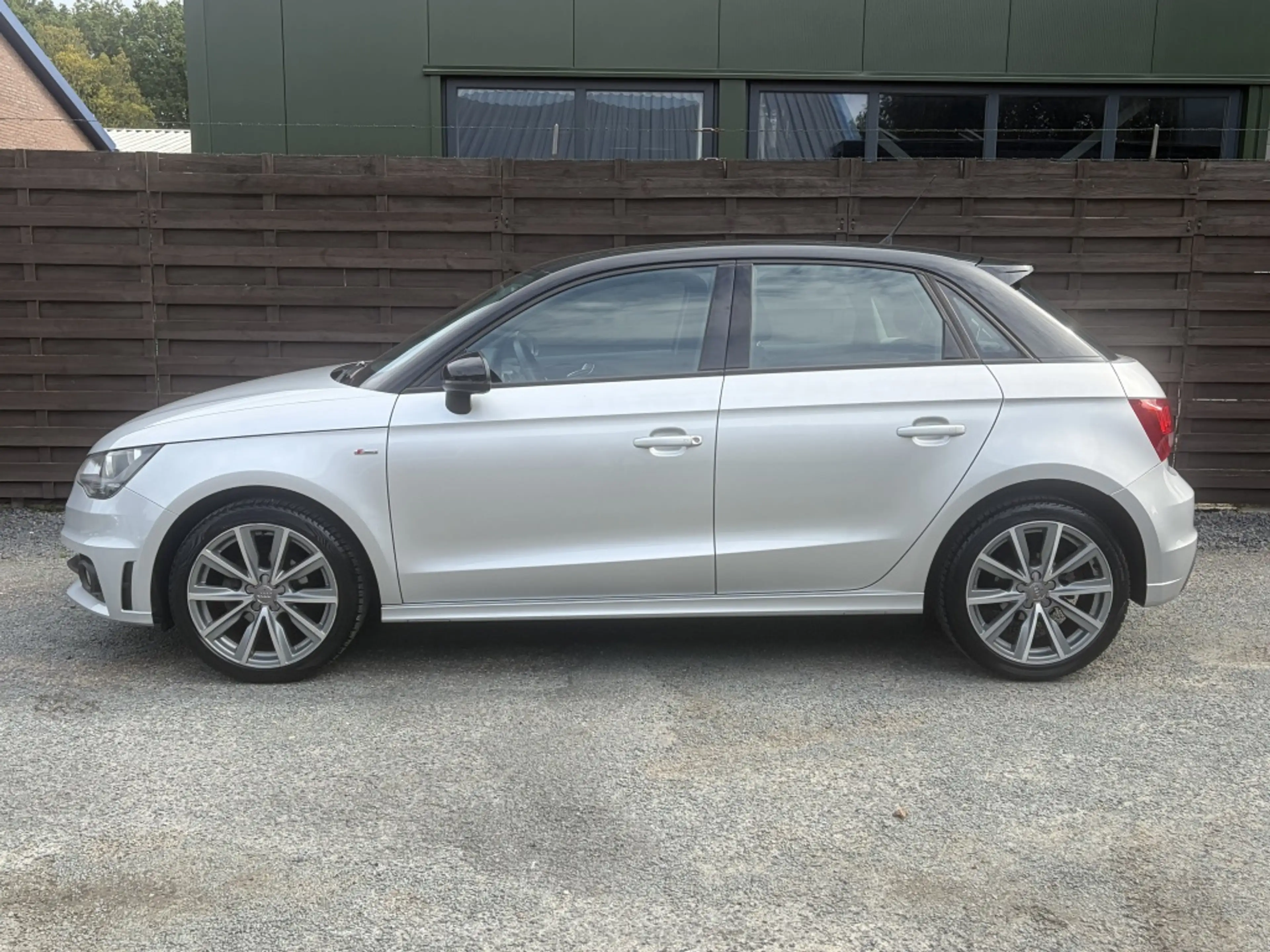 Audi A1 Sportback 1.2 TFSI Admired / S-line / Navi / Airco — photo 2
