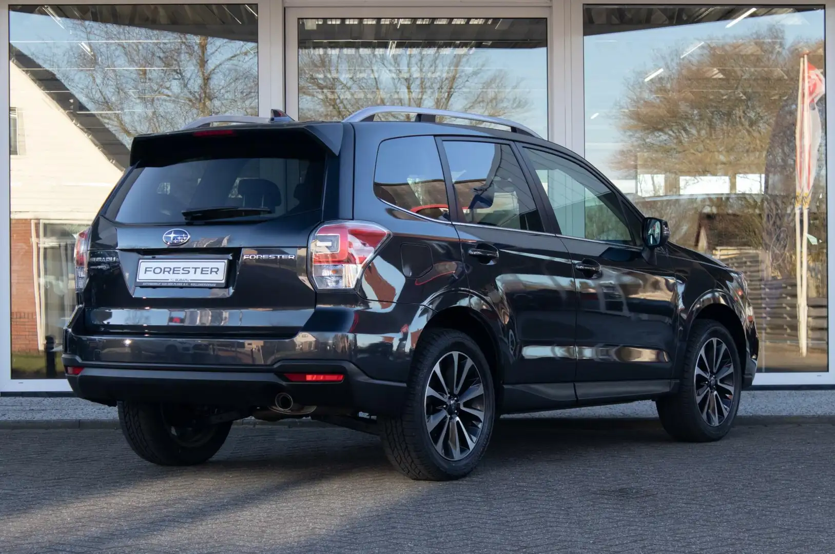 Subaru Forester 2.0 CVT Premium | Navigatie | Panoramadak | 18 Inc Grau - 2