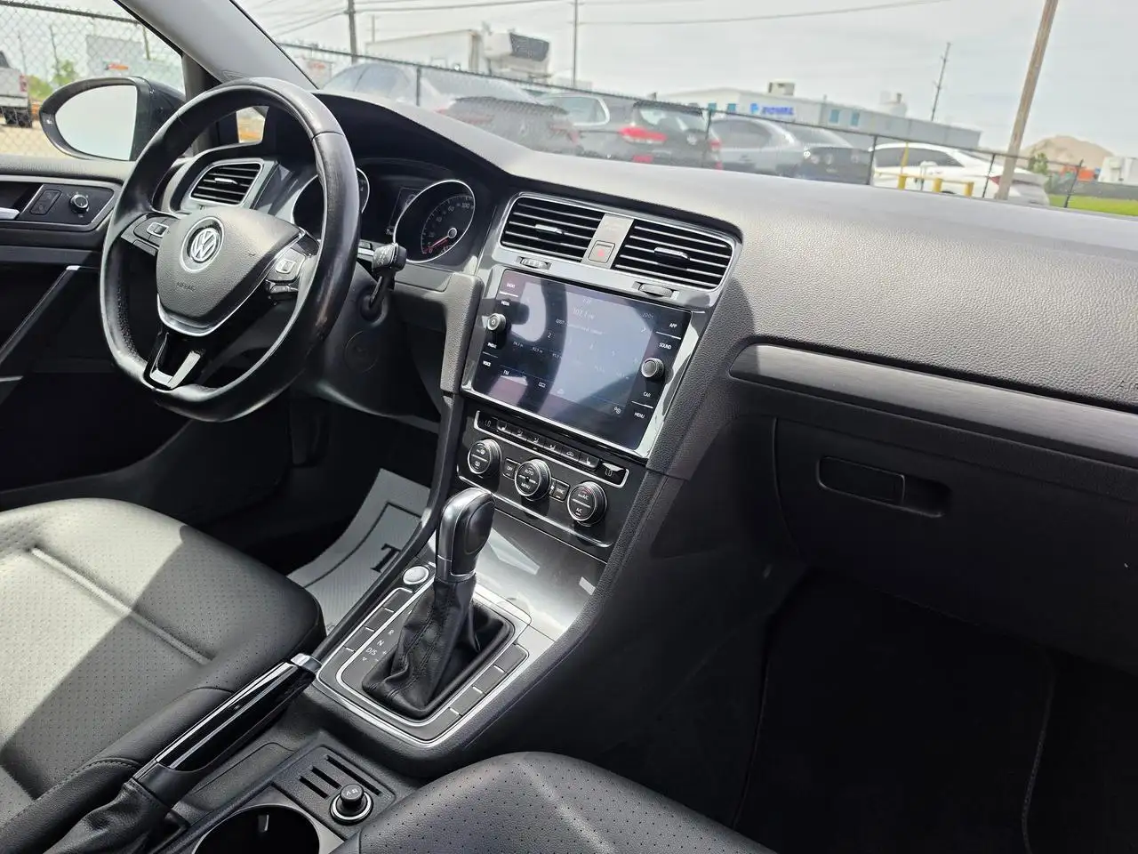 Volkswagen Golf снимка Volkswagen Golf