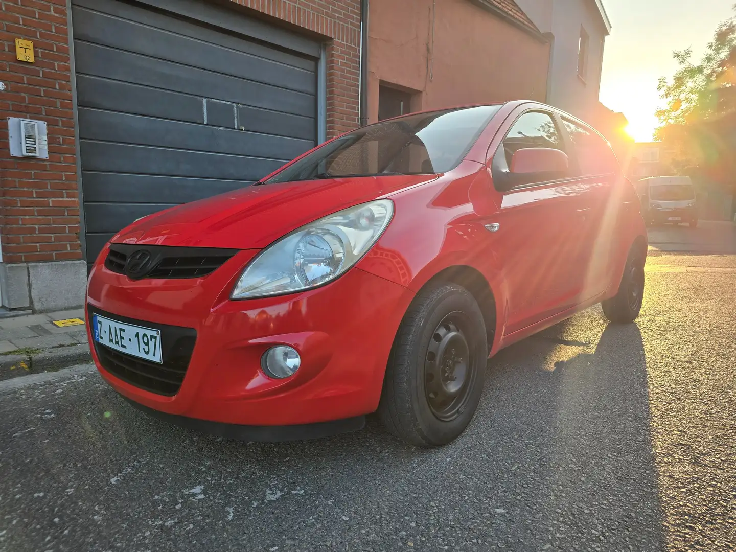 Hyundai i20 1.4 Style GEKEURD / VEEL OPTIES / PRACHTWAGEN Rood - 2