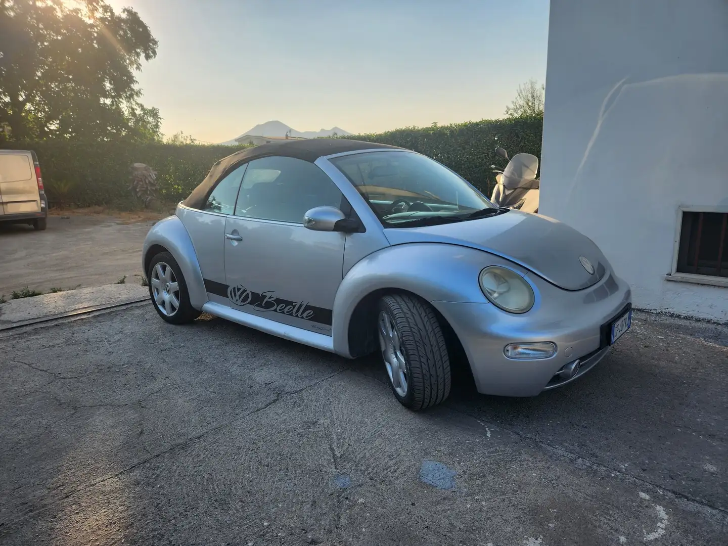 Volkswagen New Beetle 2.0 aut. cabrio - 2