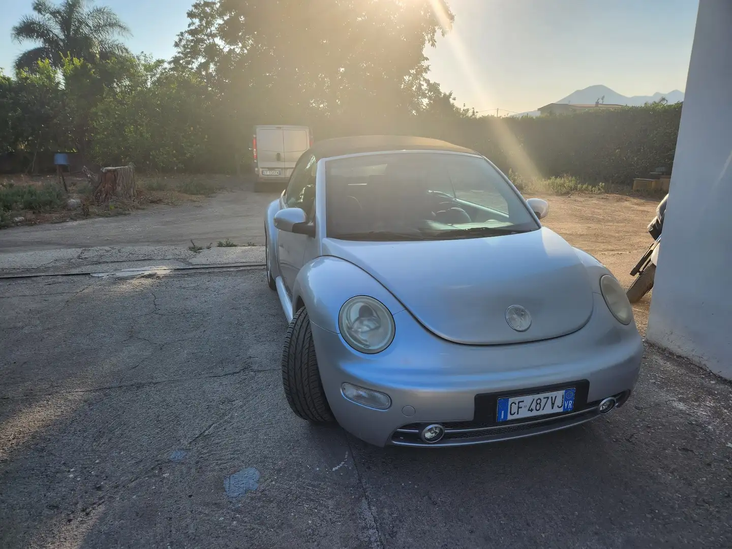 Volkswagen New Beetle 2.0 aut. cabrio - 1