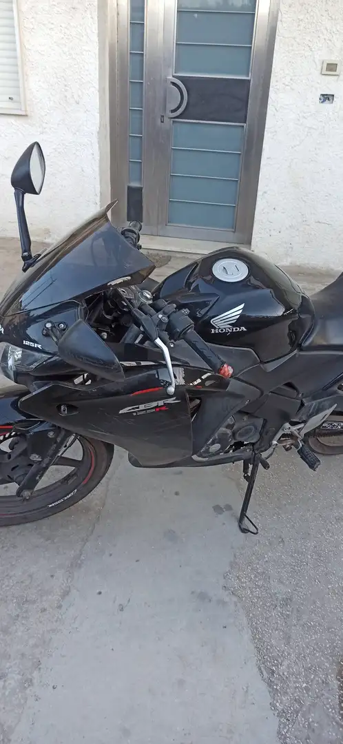 Honda CBR 125 Zwart - 1