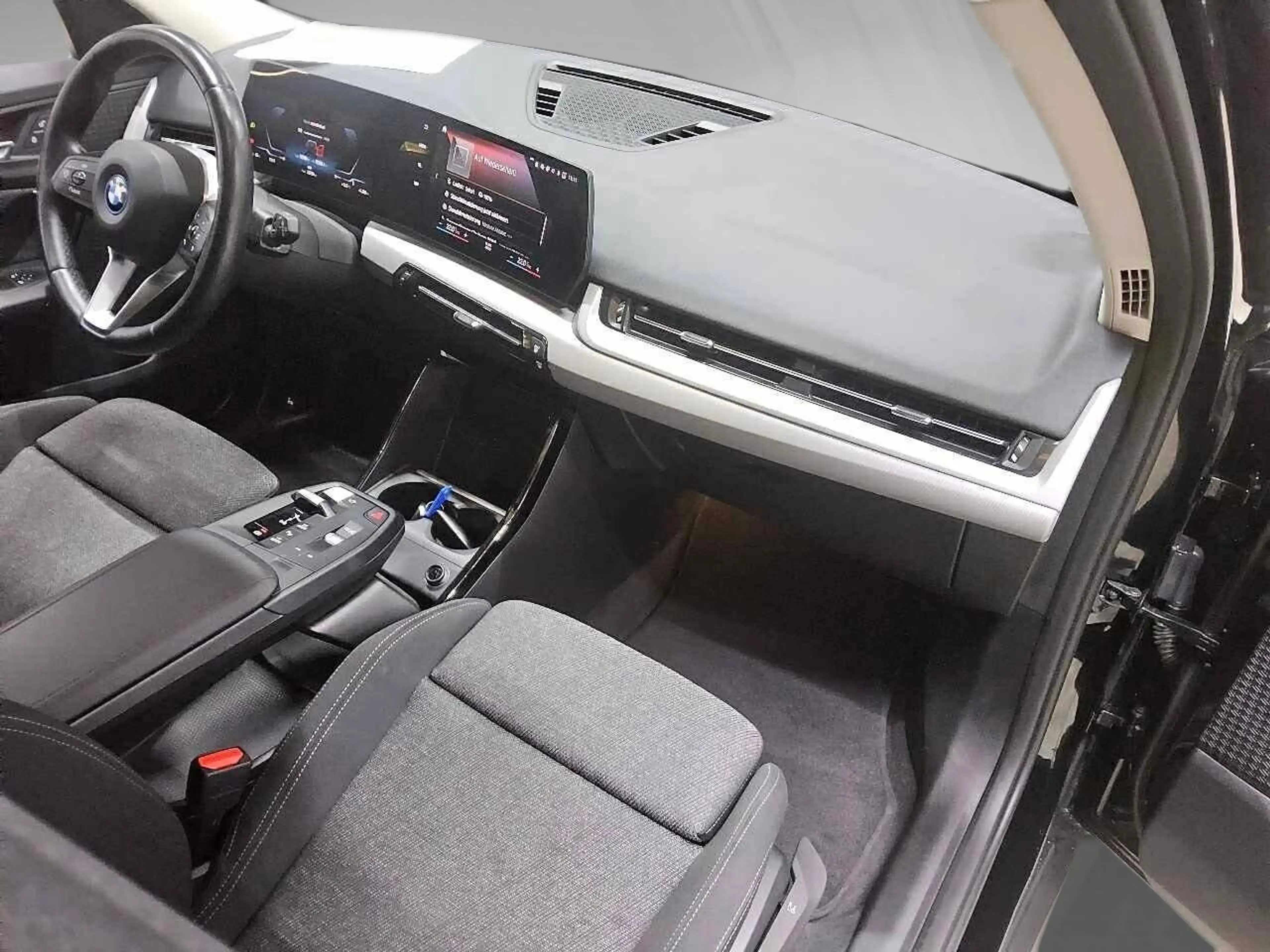 BMW iX1 xDrive30 Wide El.Heckkl. LED Navi RKam AUT — photo 7