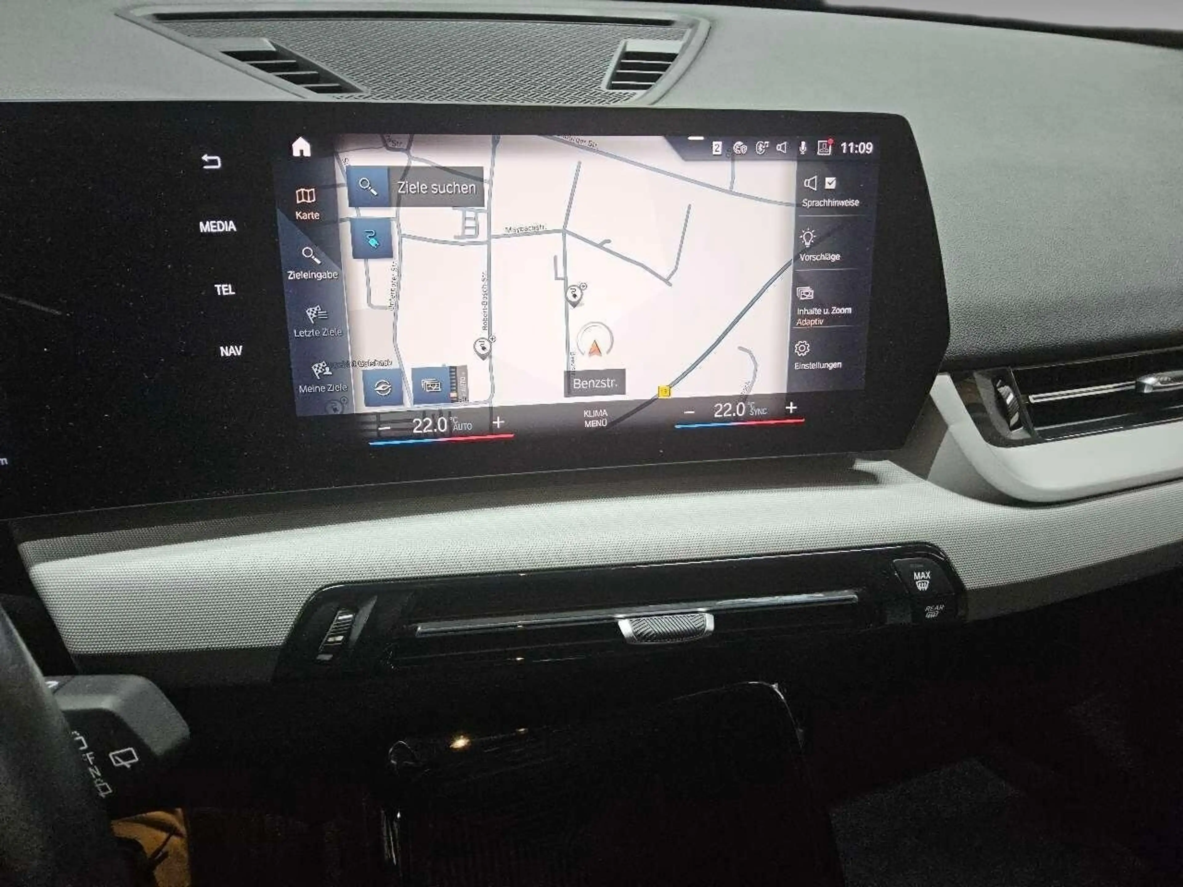 BMW iX1 xDrive30 Wide El.Heckkl. LED Navi RKam AUT — photo 12