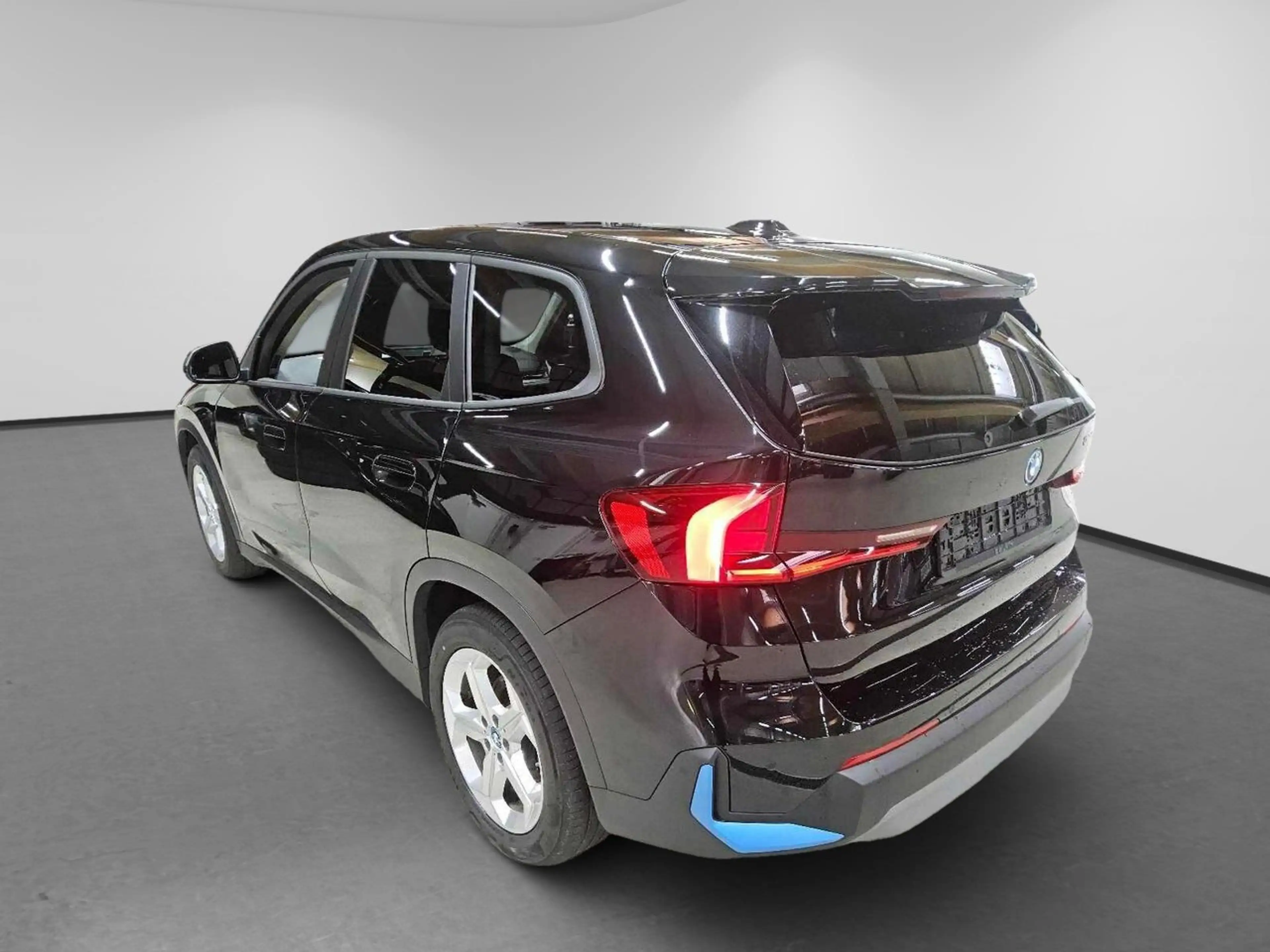 BMW iX1 xDrive30 Wide El.Heckkl. LED Navi RKam AUT — photo 9