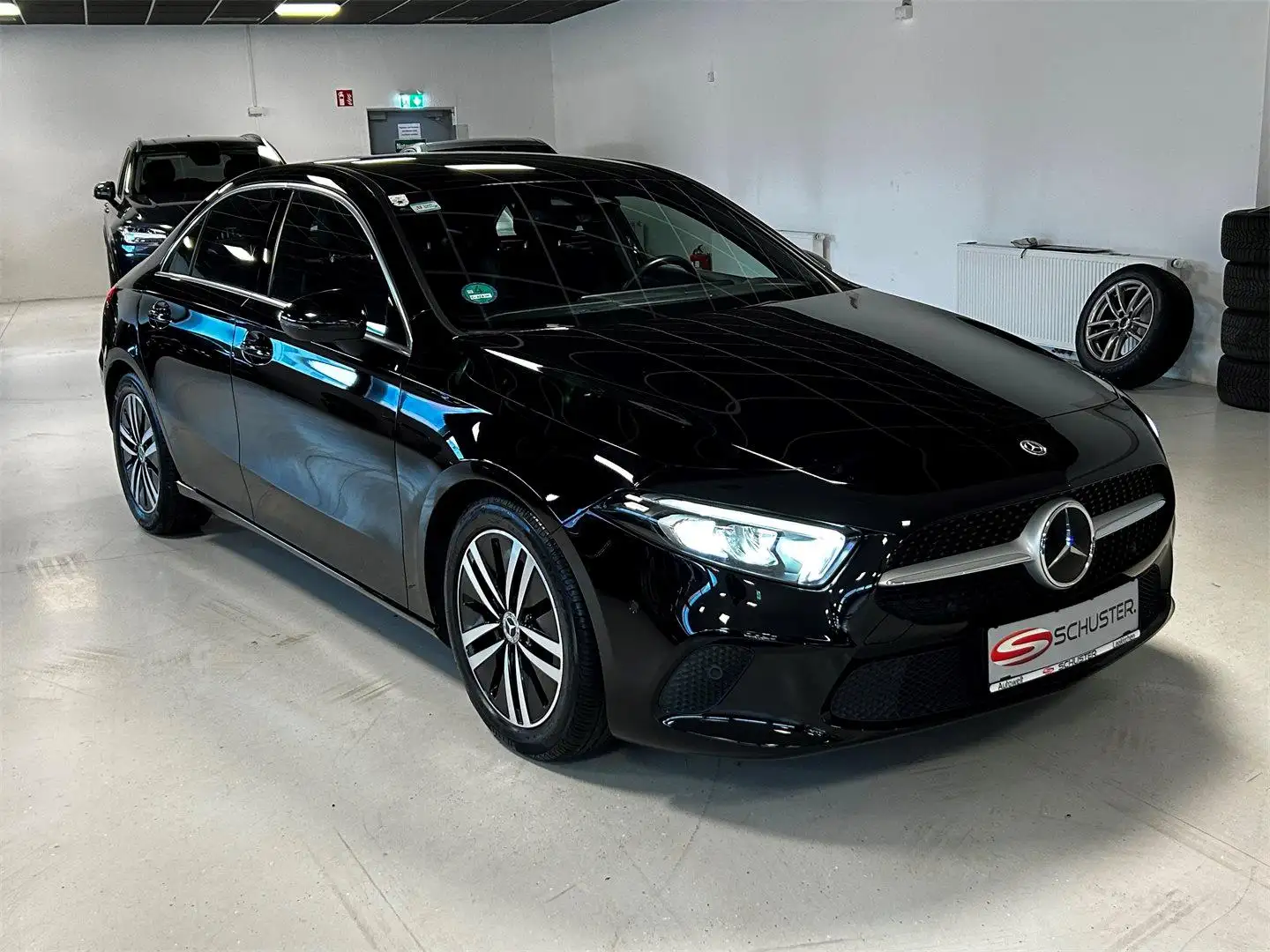 Mercedes-Benz A 200 d 4MATIC Limousine Schwarz - 1