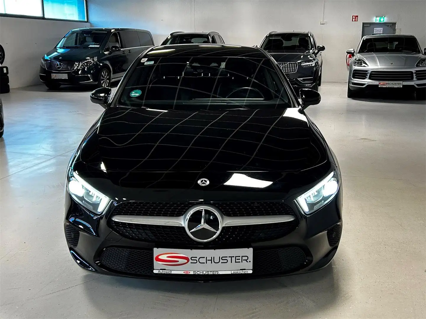 Mercedes-Benz A 200 d 4MATIC Limousine Schwarz - 2