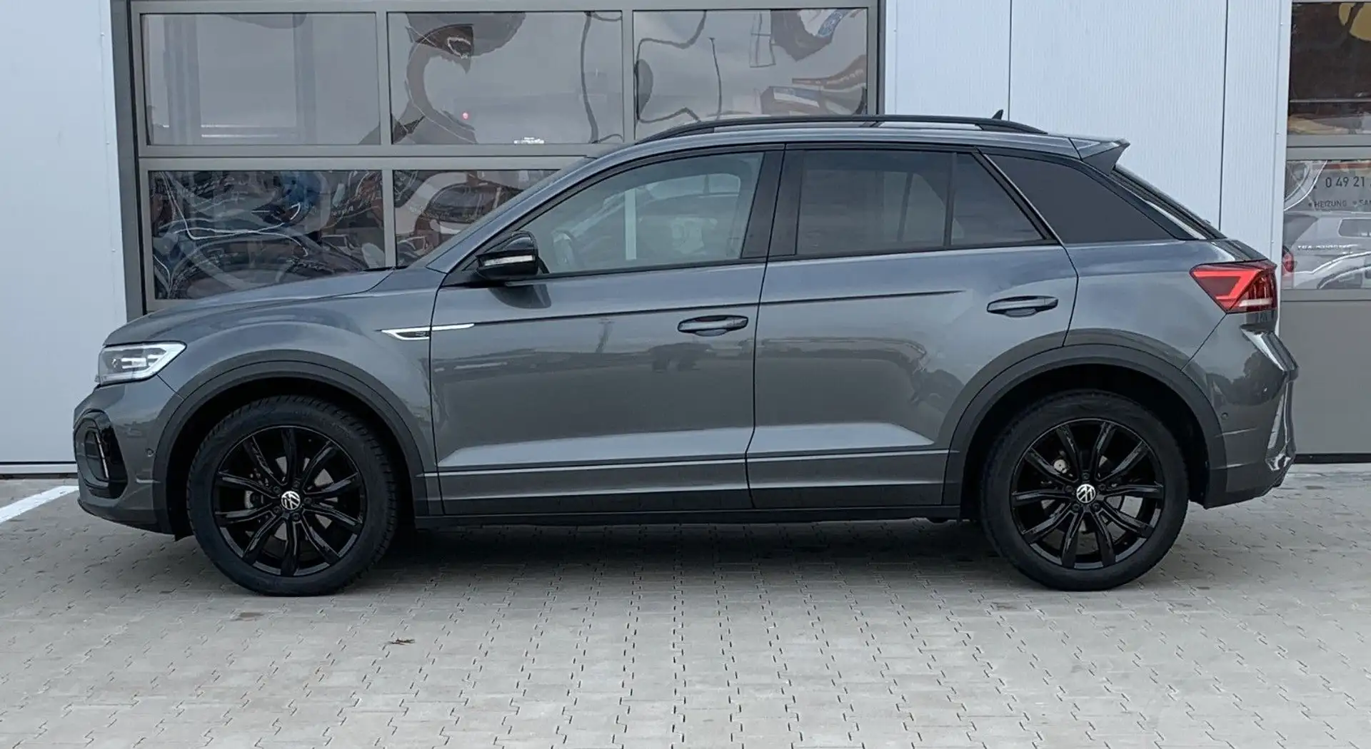 Volkswagen T-Roc 1.5 TSI DSG*R-Line*AHK*RFK*ACC*Navi*LED* Grau - 2