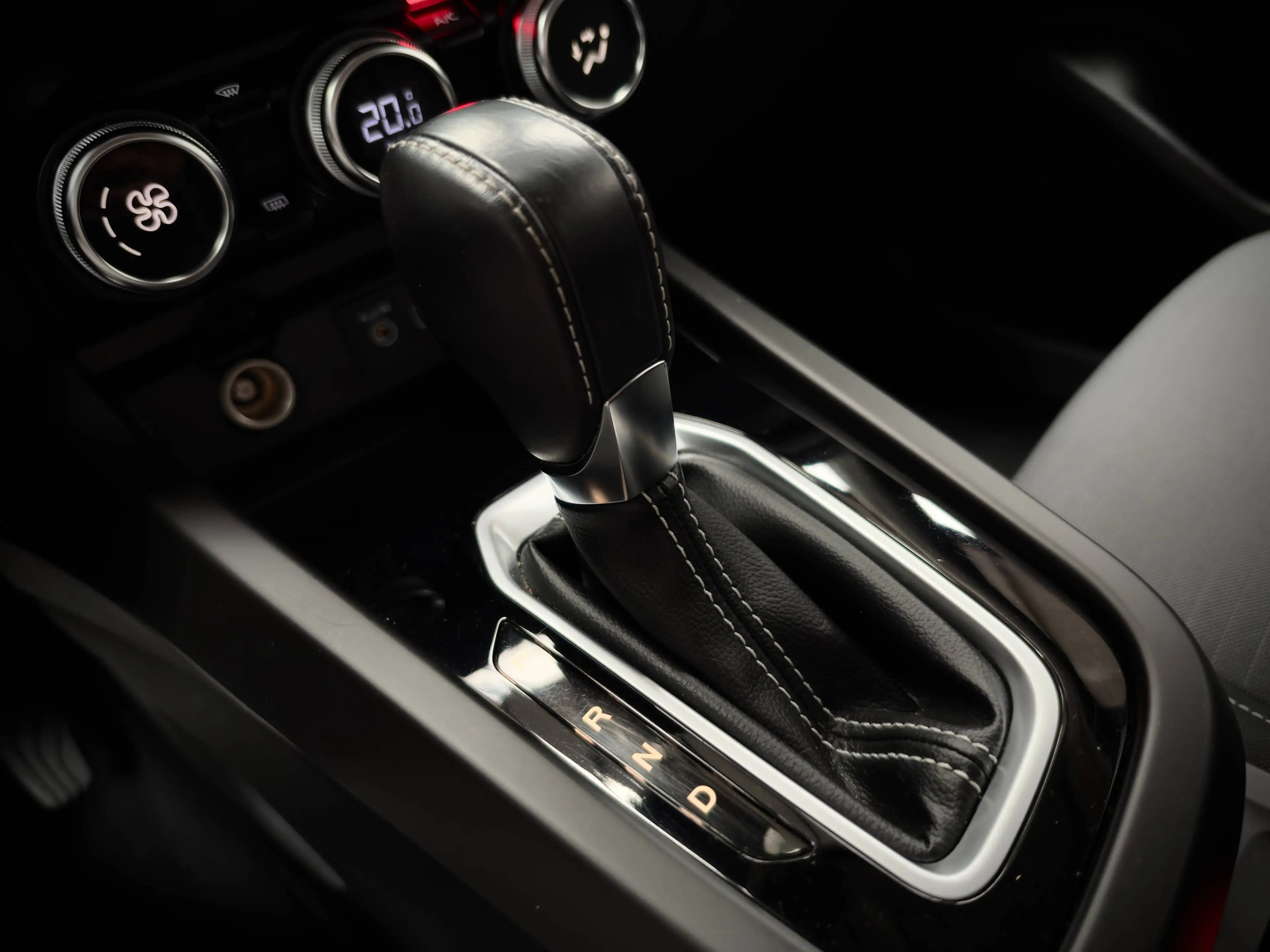 Renault Arkana 1.3 TCe EDC-1ERPRO-LED-COCKPIT-CARPLAY-CAMERA-JANTES17-PDC — photo 11