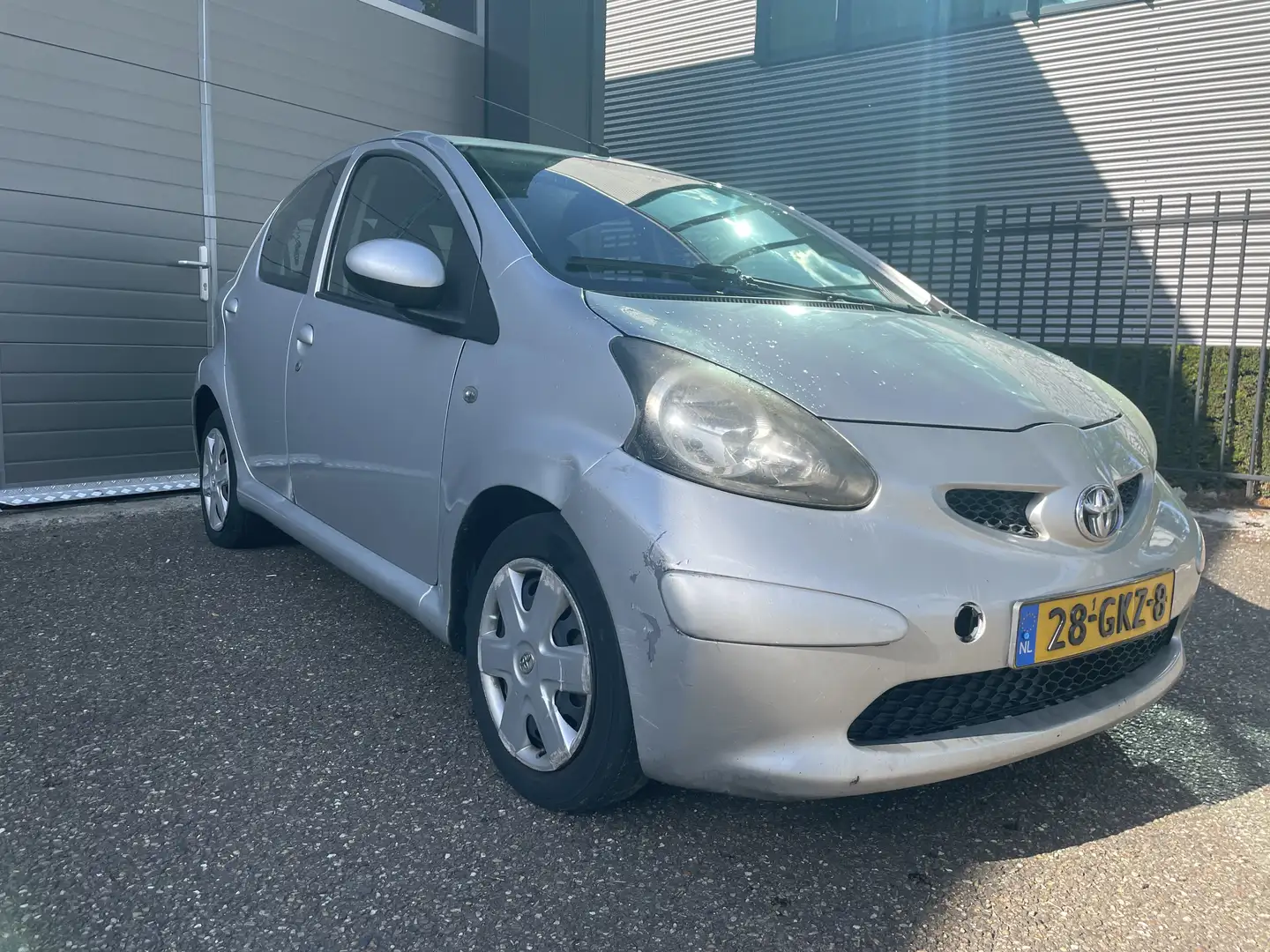 Toyota Aygo 1.0-12V Grijs - 2