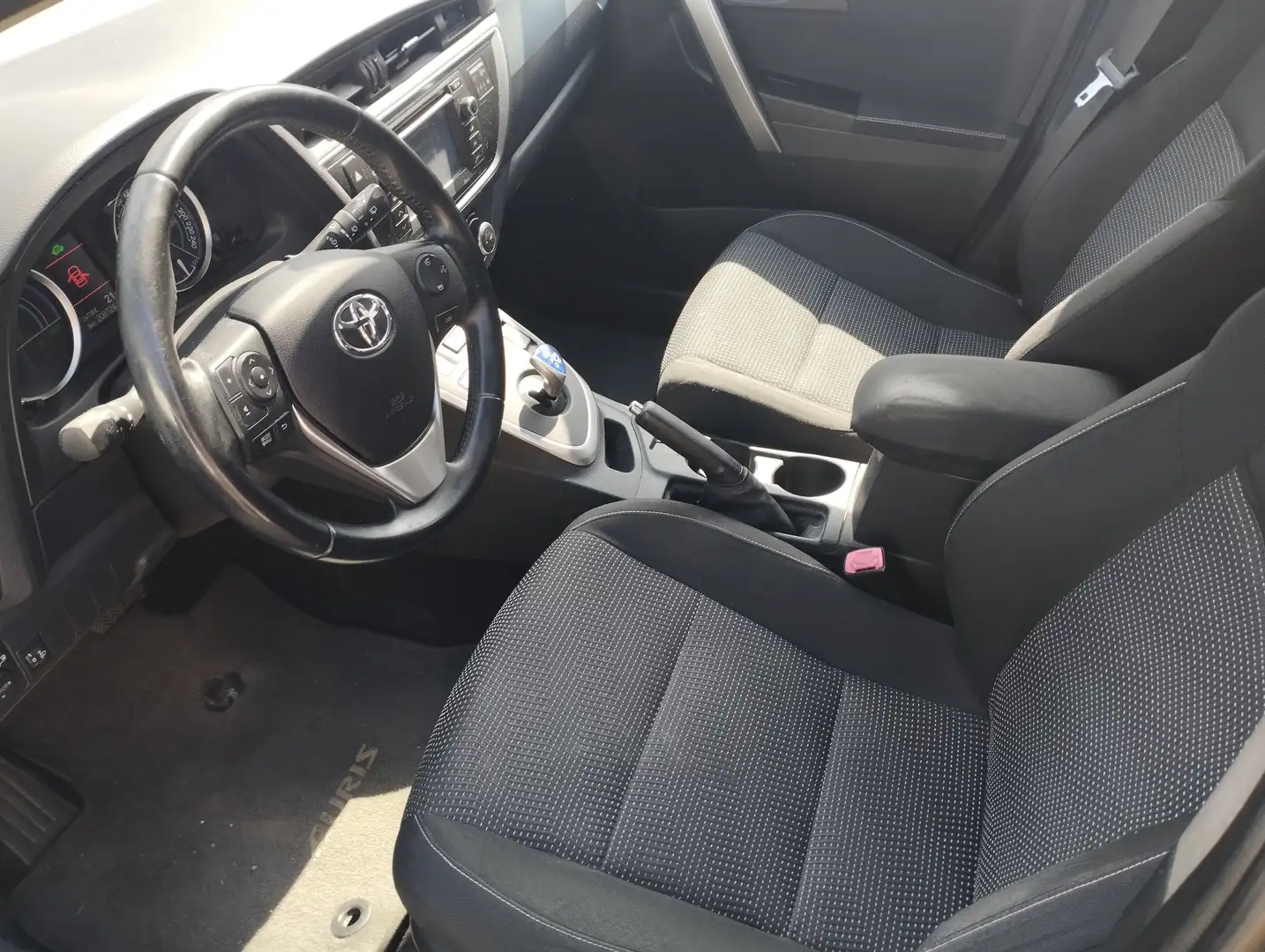 Toyota Auris Auris 5p 1.8h Active eco Gris - 2