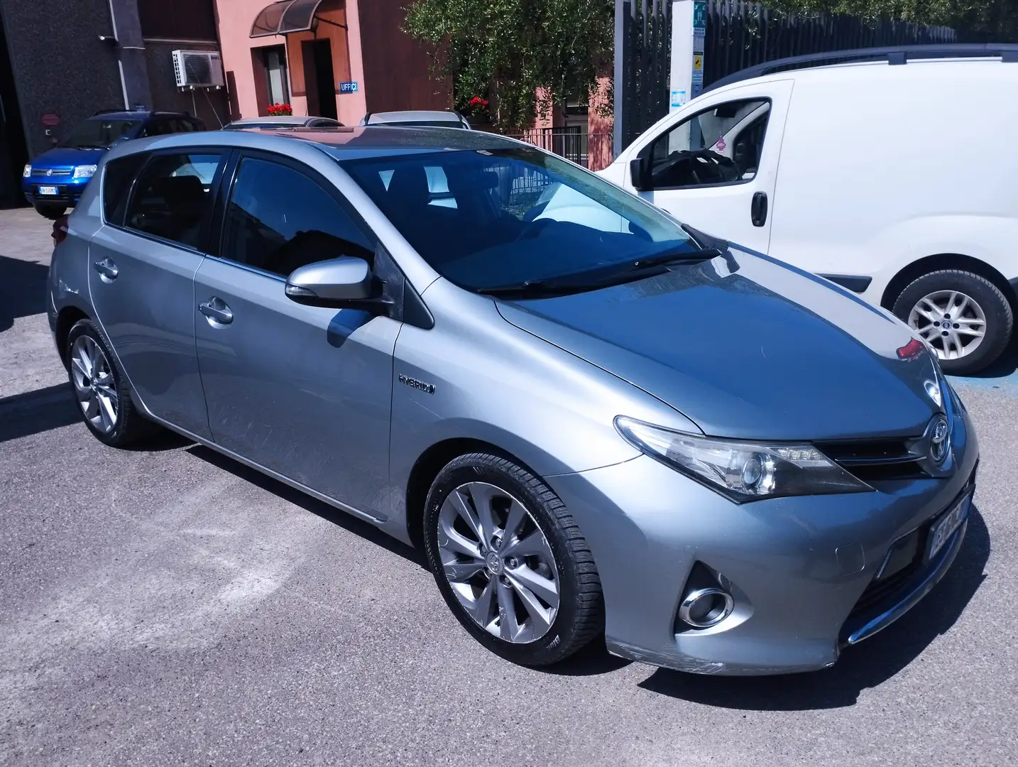 Toyota Auris Auris 5p 1.8h Active eco Gris - 1