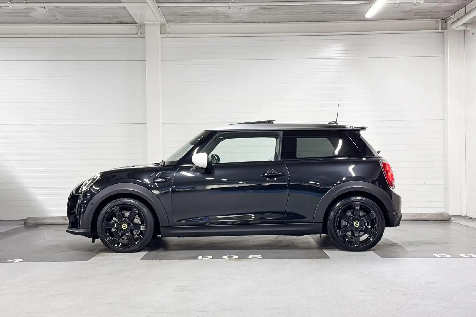 MINI 3-deurs Electric Camden Plus Edition | Harman Kard Zwart - 2