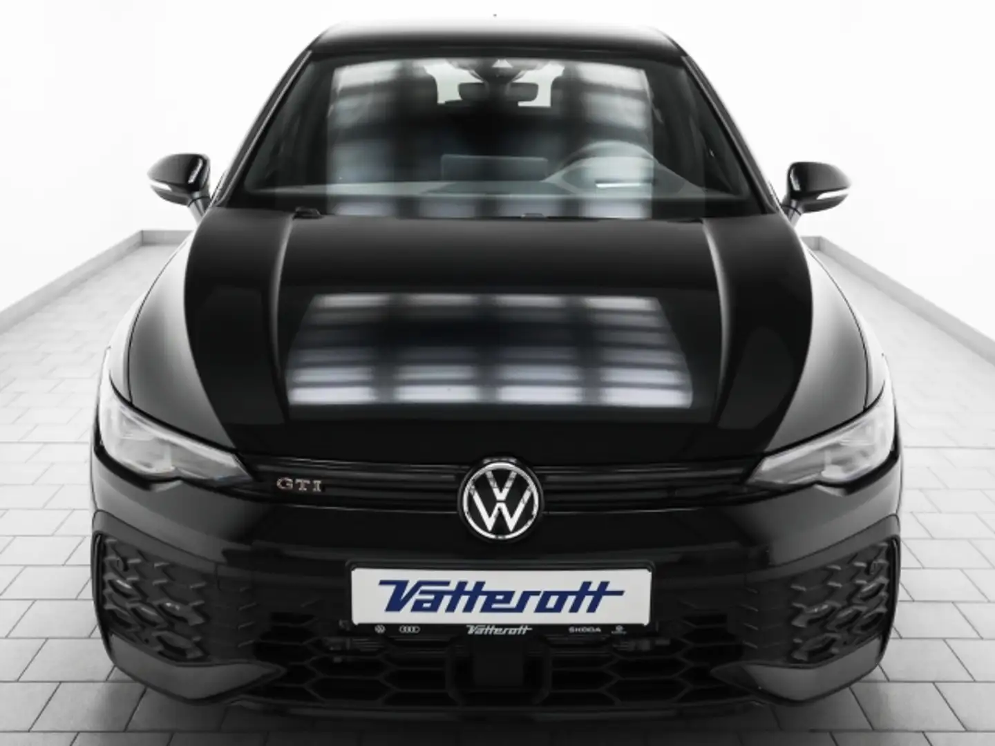 Volkswagen Golf GTI 2.0 TSI DSG AHK Navi HuD IQ.Light Schwarz - 2