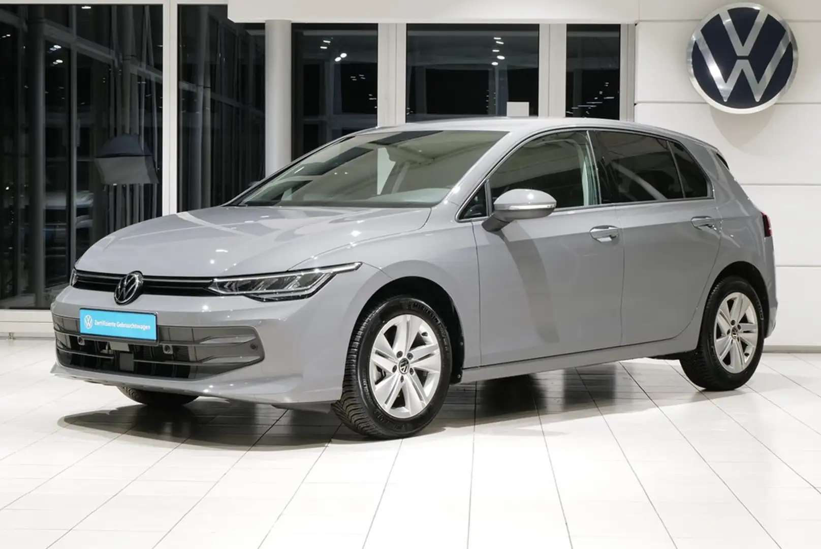 Volkswagen Golf VIII 1.5TSI Life AHK ACC AppConnect Shz Grau - 2