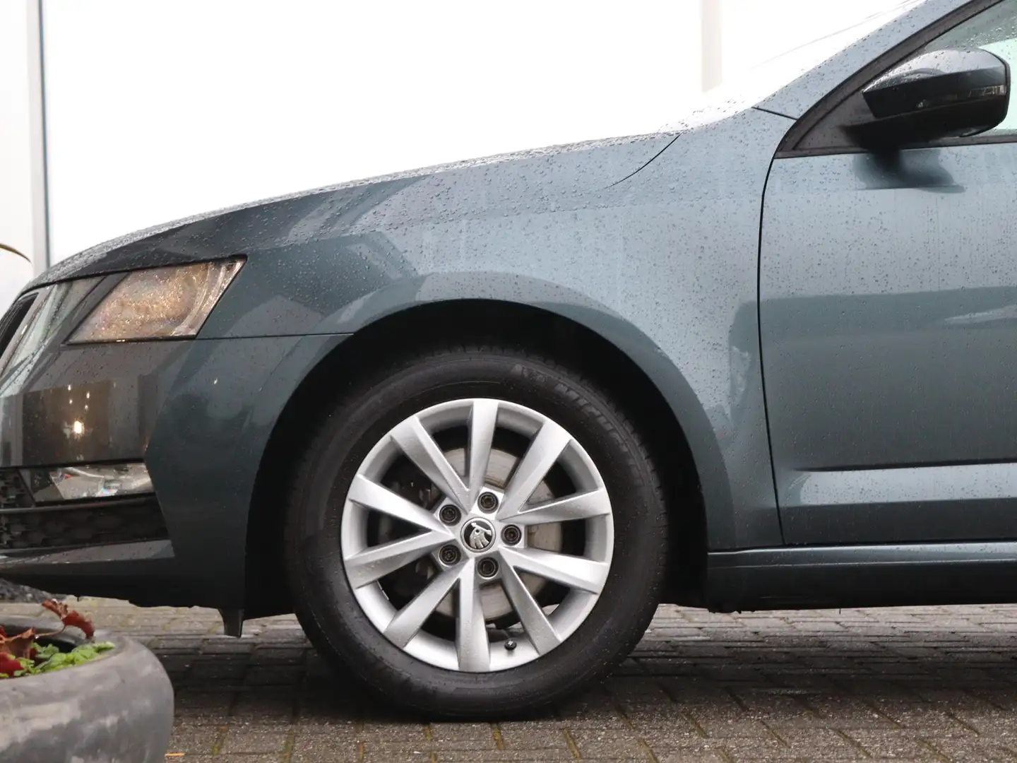 Skoda Octavia Combi 1.0 TSI 116 pk Tour | Trekhaak | Navigatie | Gris - 2