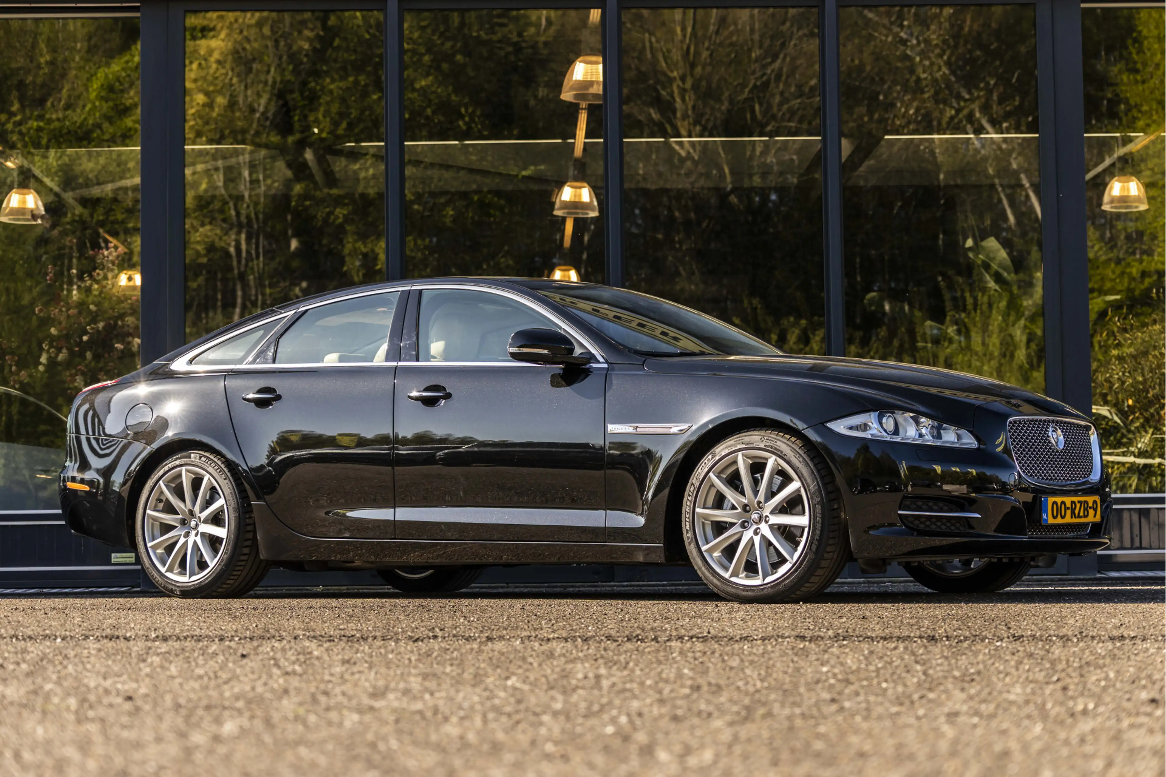 Jaguar XJ 5.0 V8 Portfolio Wordt verwacht!