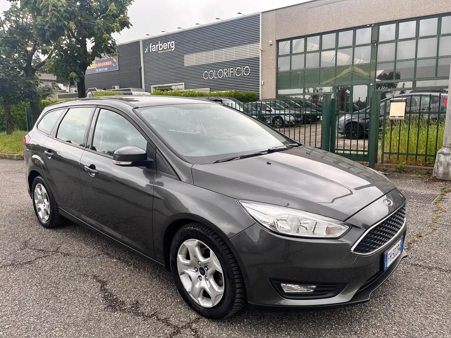 Ford Focus 1.5 TDCi 120 CV Start&Stop Powershift SW Titanium Gris - 2