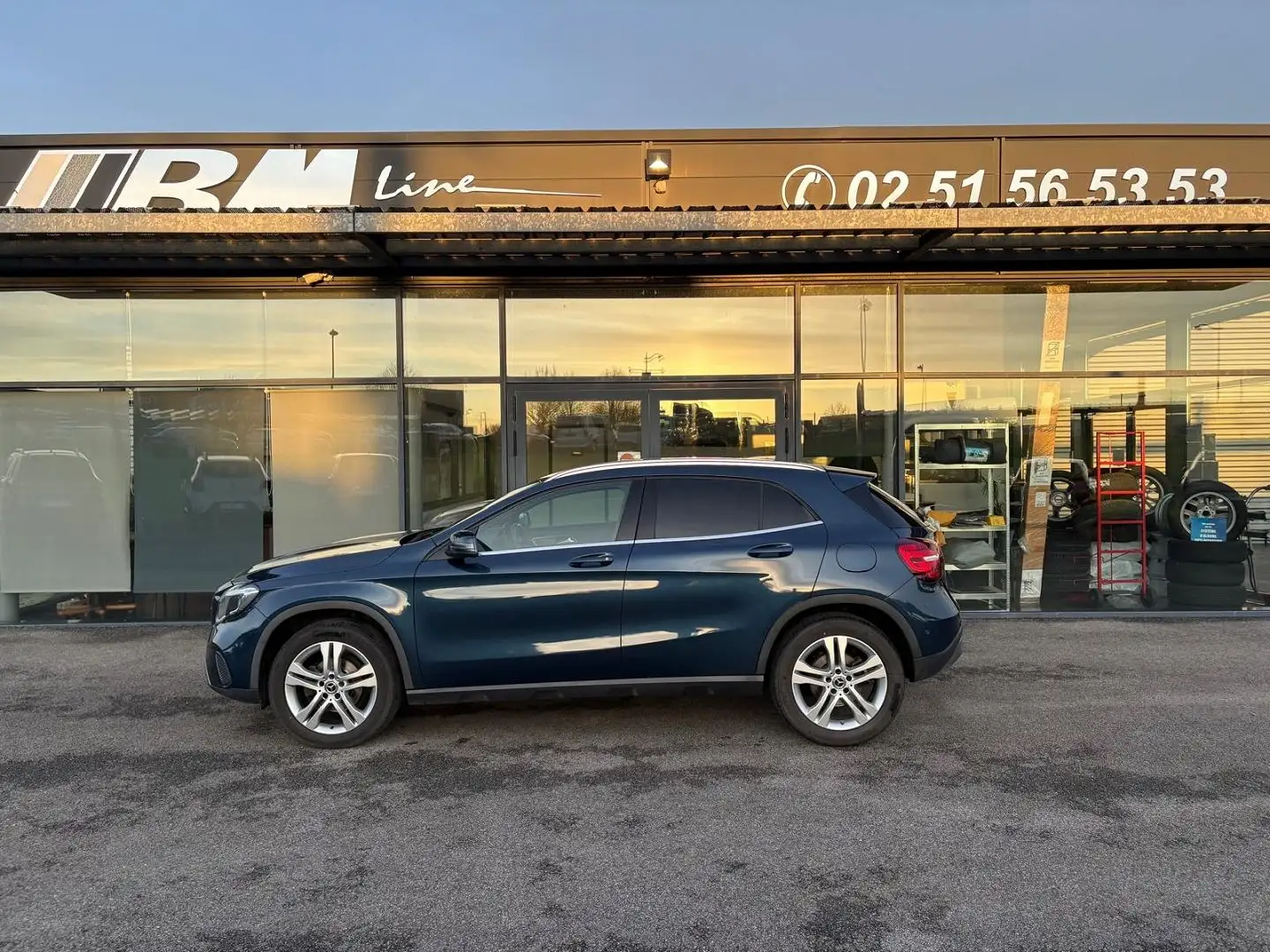 Mercedes-Benz GLA 220 220 D 170CH SENSATION 4MATIC 7G-DCT EURO6C Blau - 2