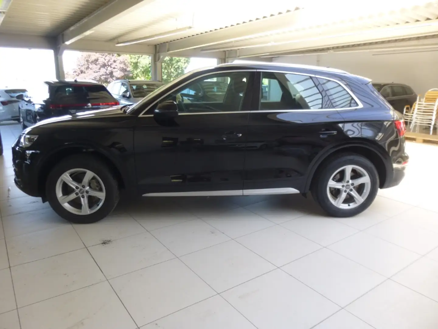 Audi Q5 40 TDI quattro sport 2.0 EU6d-T Zwart - 1