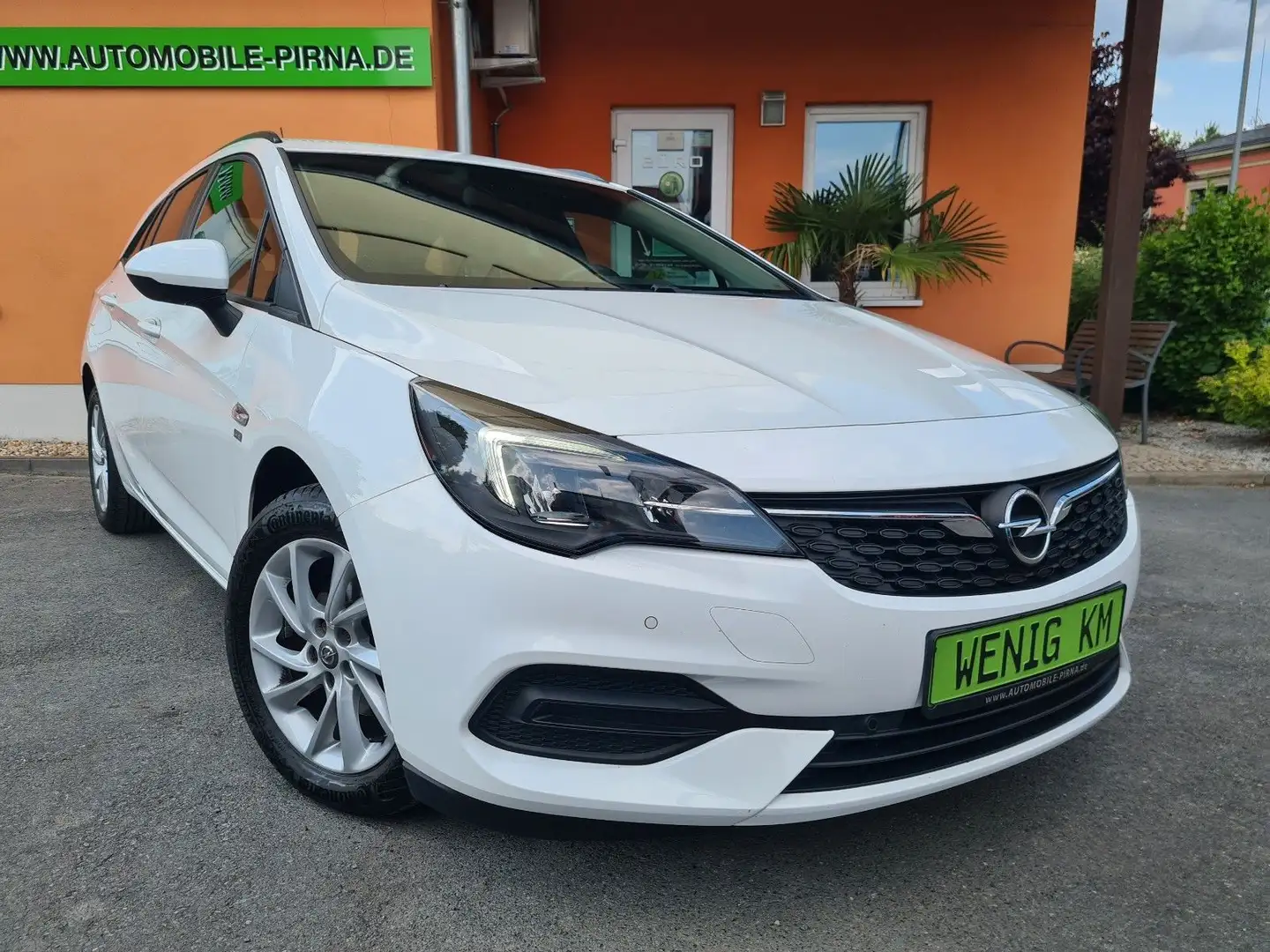 Opel Astra K Sports Tourer 1.2 Turbo (130PS) APP/LED Blanc - 1
