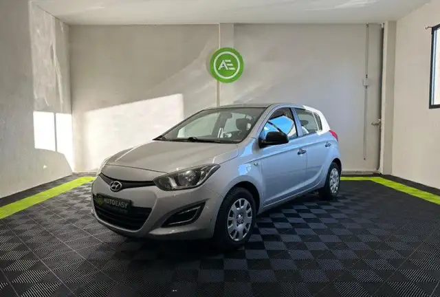 Hyundai i20 1.1 CRDi75 PACK Inventive / Kit Embrayage Neuf / Moteur à Chaîne