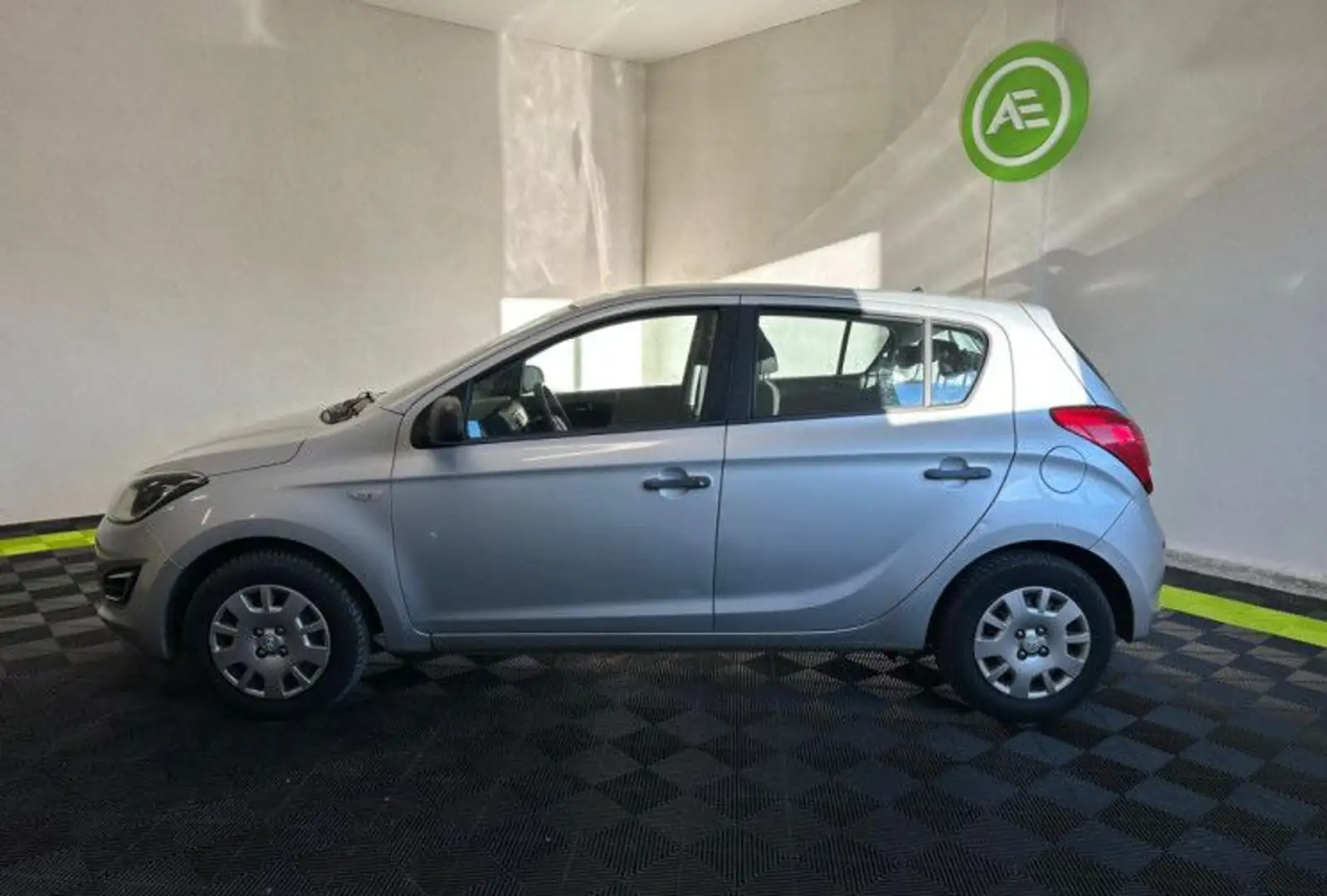 Hyundai i20 1.1 CRDi75 PACK Inventive / Kit Embrayage Neuf / Moteur à Chaîne Grijs - 2