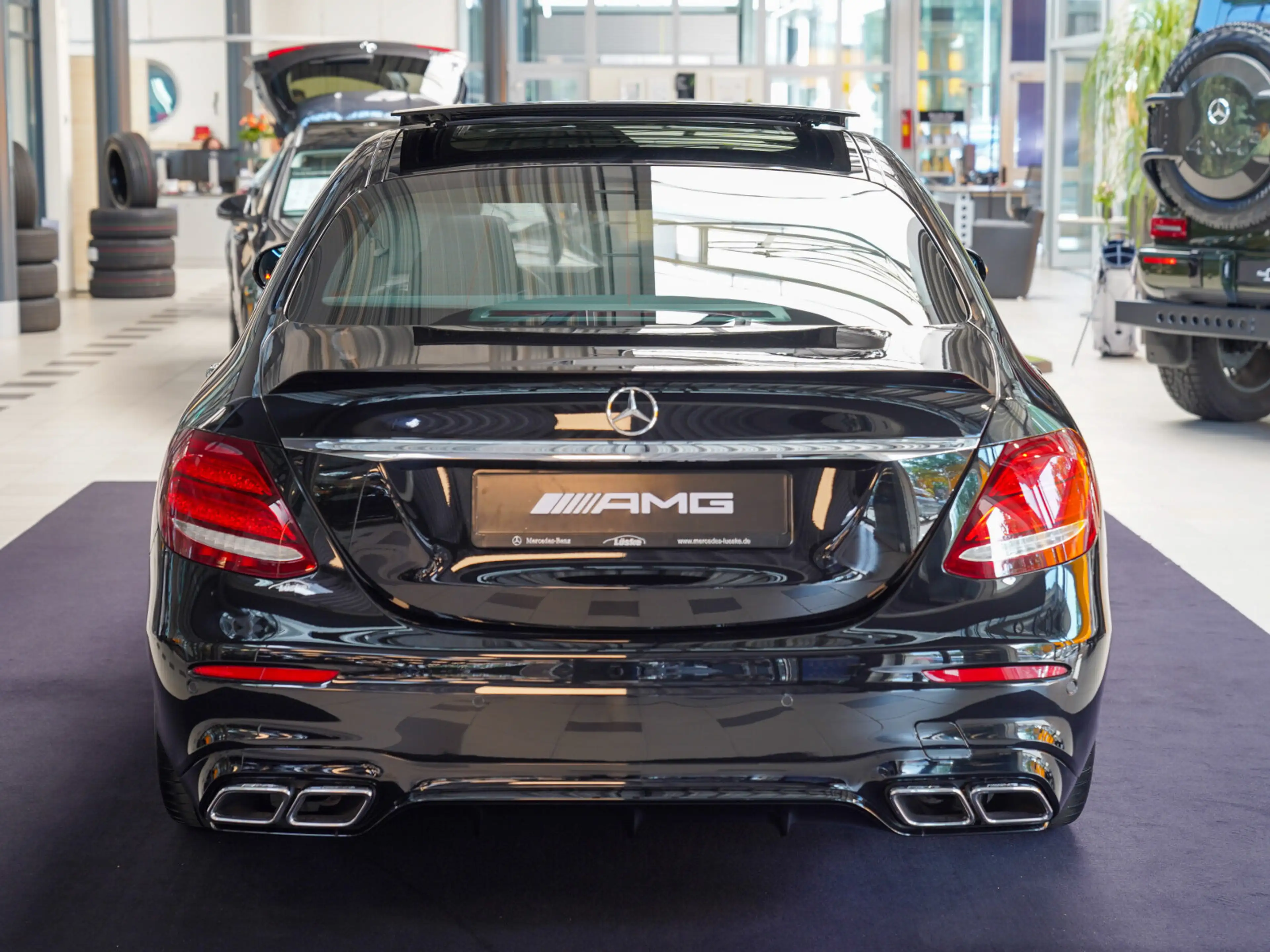 Mercedes-Benz E 63 AMG E 63 AMG 4M+ Carbon Schmiederäder Massage HeadUp — photo 4