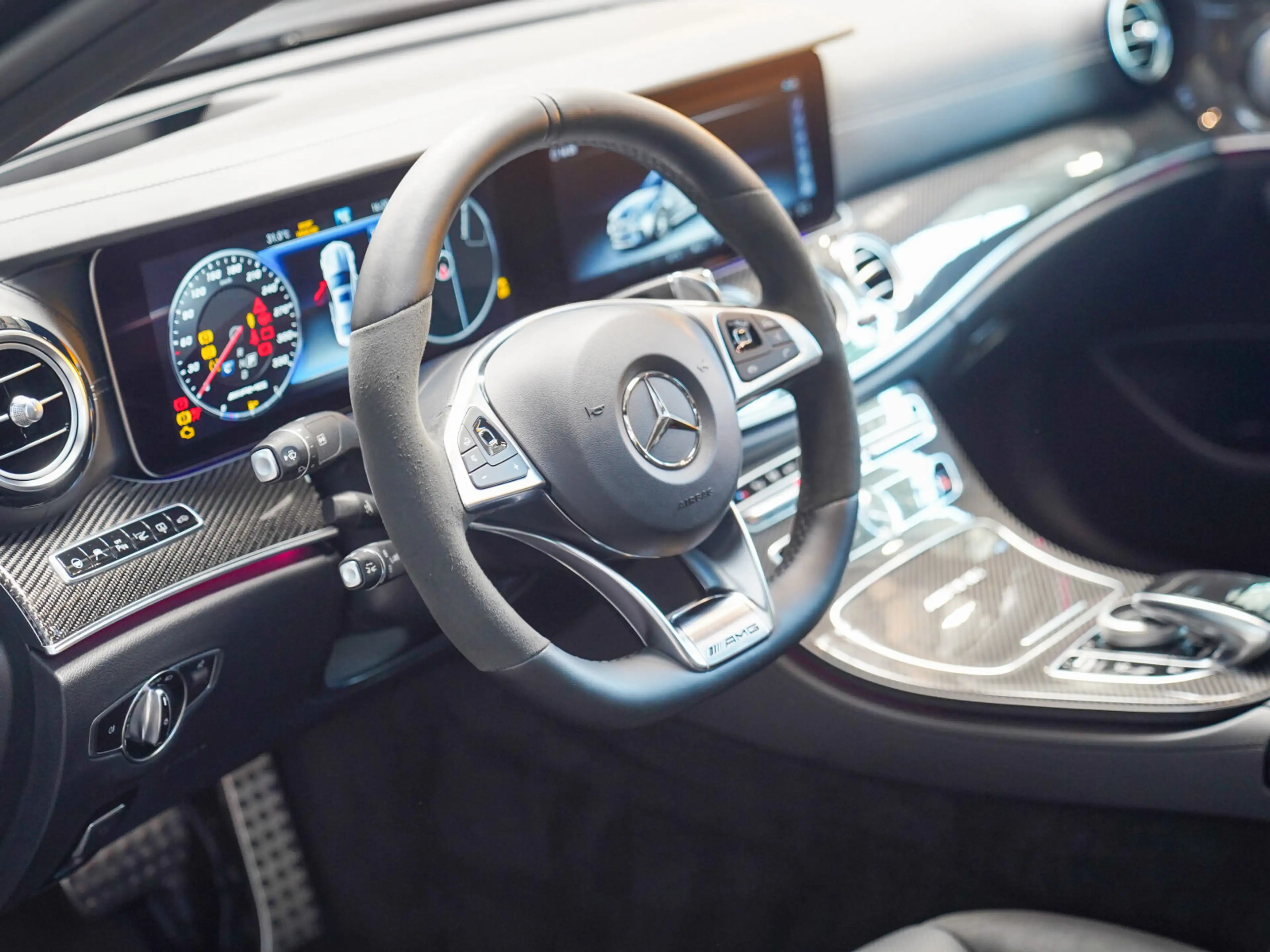 Mercedes-Benz E 63 AMG E 63 AMG 4M+ Carbon Schmiederäder Massage HeadUp — photo 18