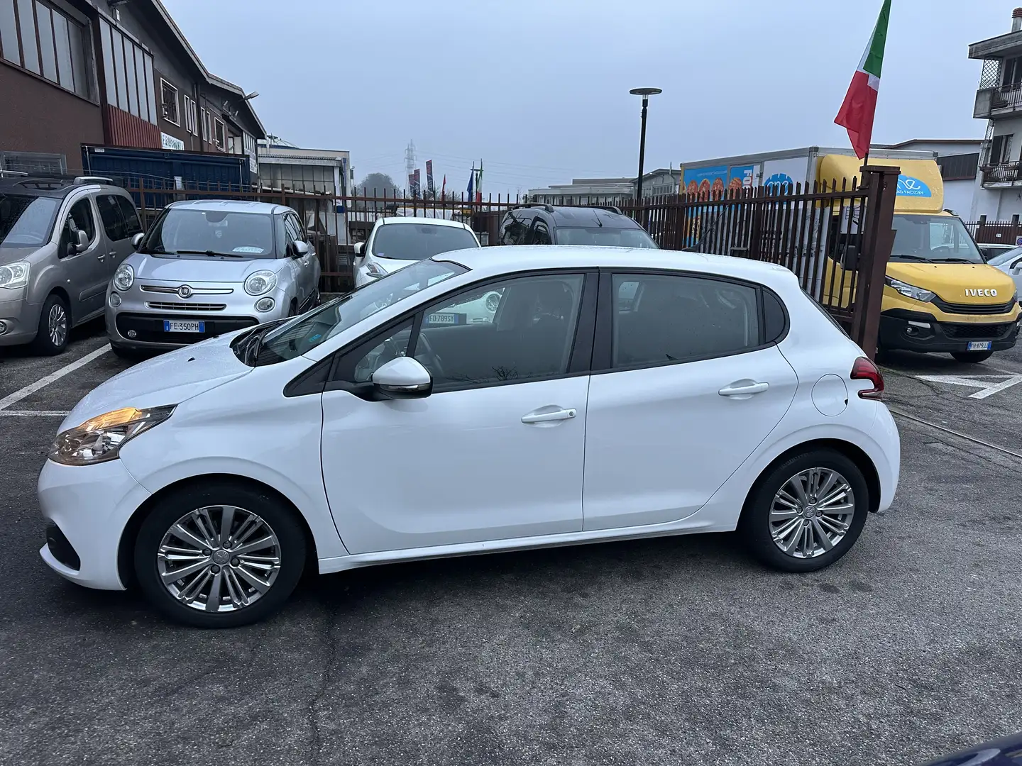 Peugeot 208 1.2 Benzina, 61kw (82cv), Euro 6d-Temp, 10/2019 Blanc - 1
