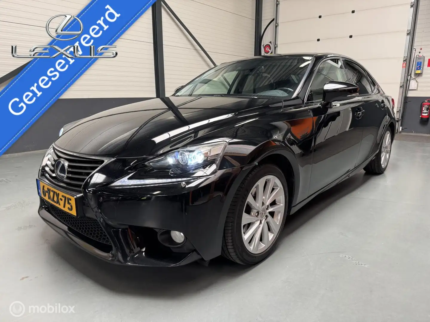 Lexus IS 300 300h First Edition LED|DAB|Camera|Uniek mooie auto Schwarz - 1