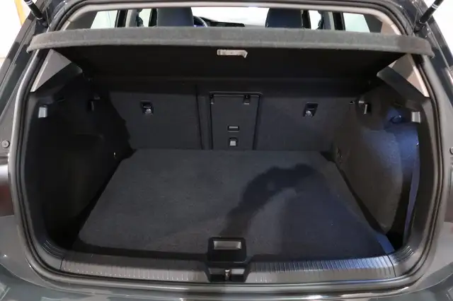 Volkswagen Golf view 11