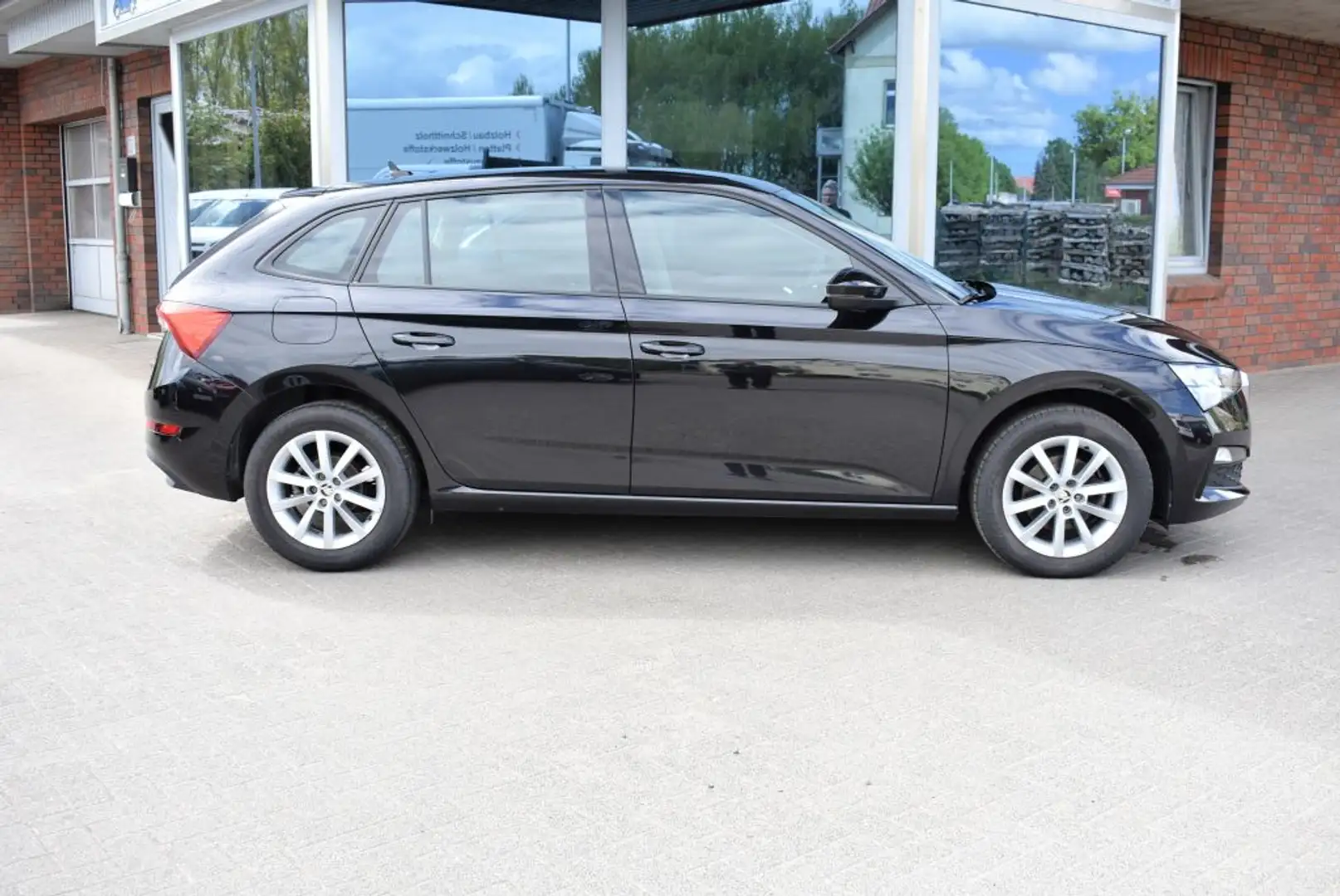 Skoda Scala 1.0 TSI Ambition LED-Scheinwerfer Navi PDC Sitzhei Schwarz - 2