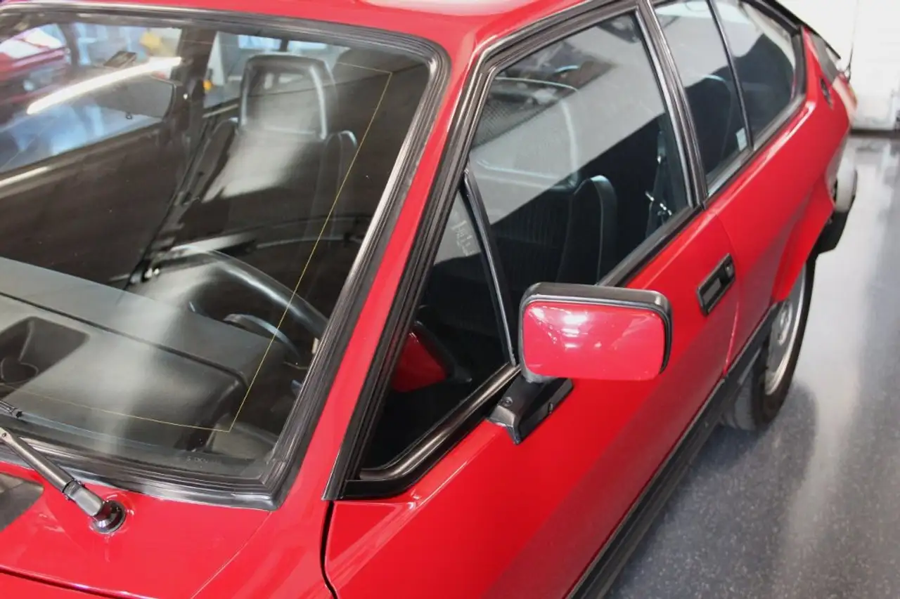 Alfa Romeo GTV6 2.5, Schuifdak, 79.900km en 99% 1e lak, foto 11