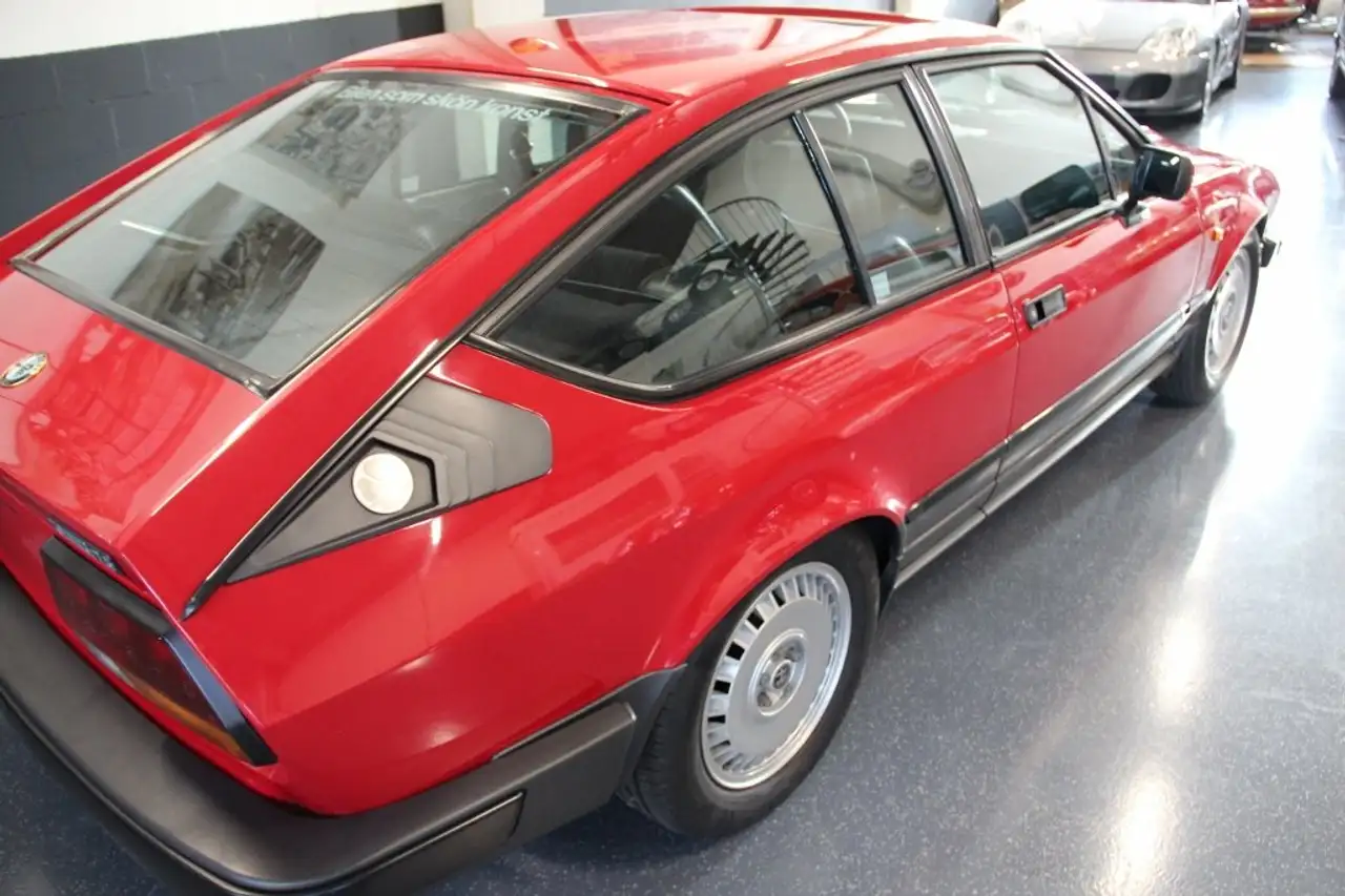 Alfa Romeo GTV6 2.5, Schuifdak, 79.900km en 99% 1e lak, foto 7