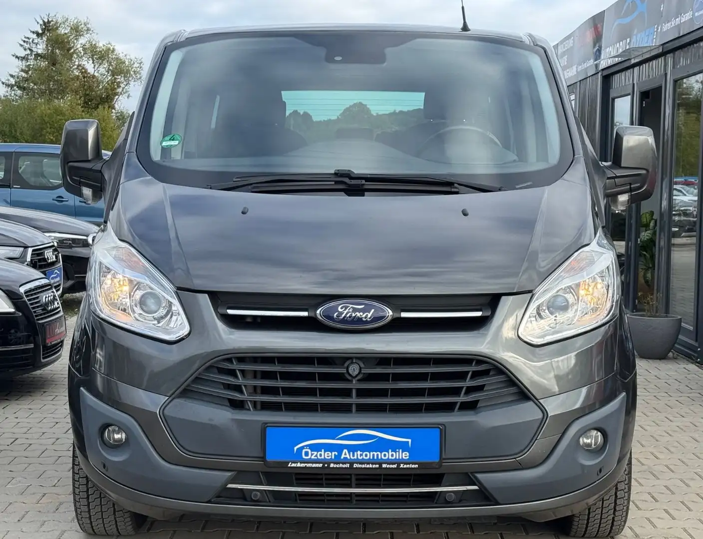 Ford Tourneo Custom 2.0 TDCi 310 L1 Titanium+8.Sitzer Grau - 2