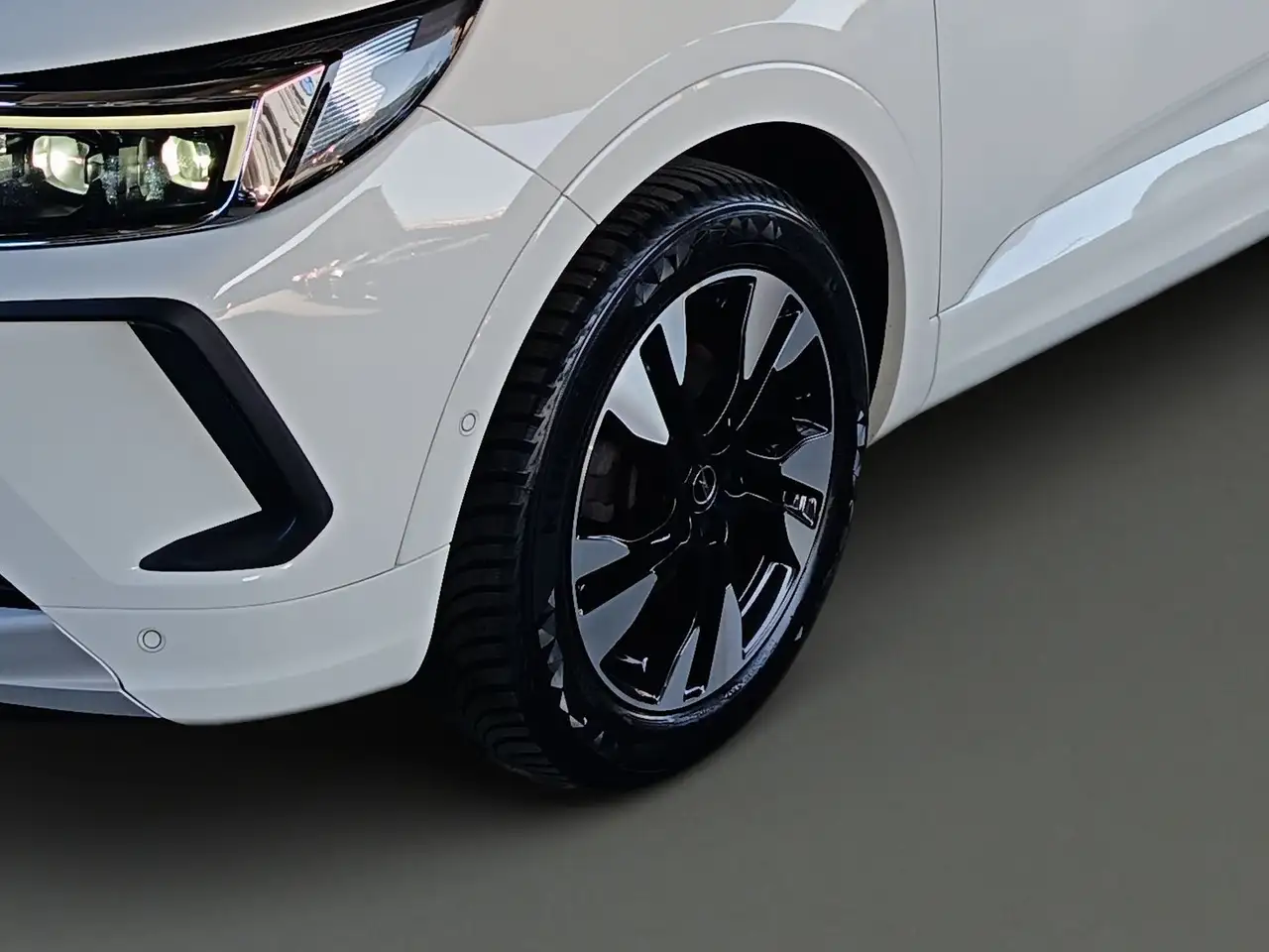 Opel Grandland X BUSINESS ELEGANCE 12XHT AT 11