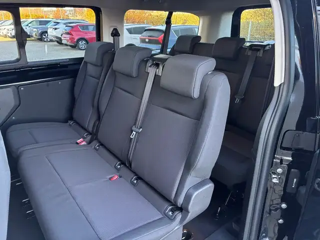 Opel Vivaro Kombi XL 2.0 Diesel Automatik 177 PS / 9-Sitzer... Ansicht 8