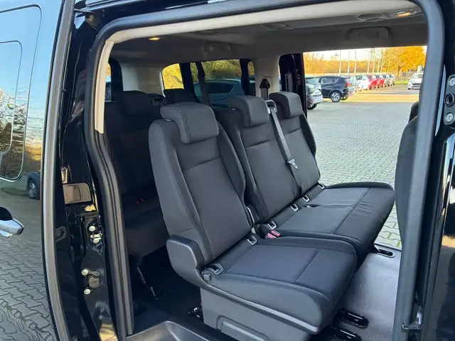 Opel Vivaro Kombi XL 2.0 Diesel Automatik 177 PS / 9-Sitzer... Ansicht 9