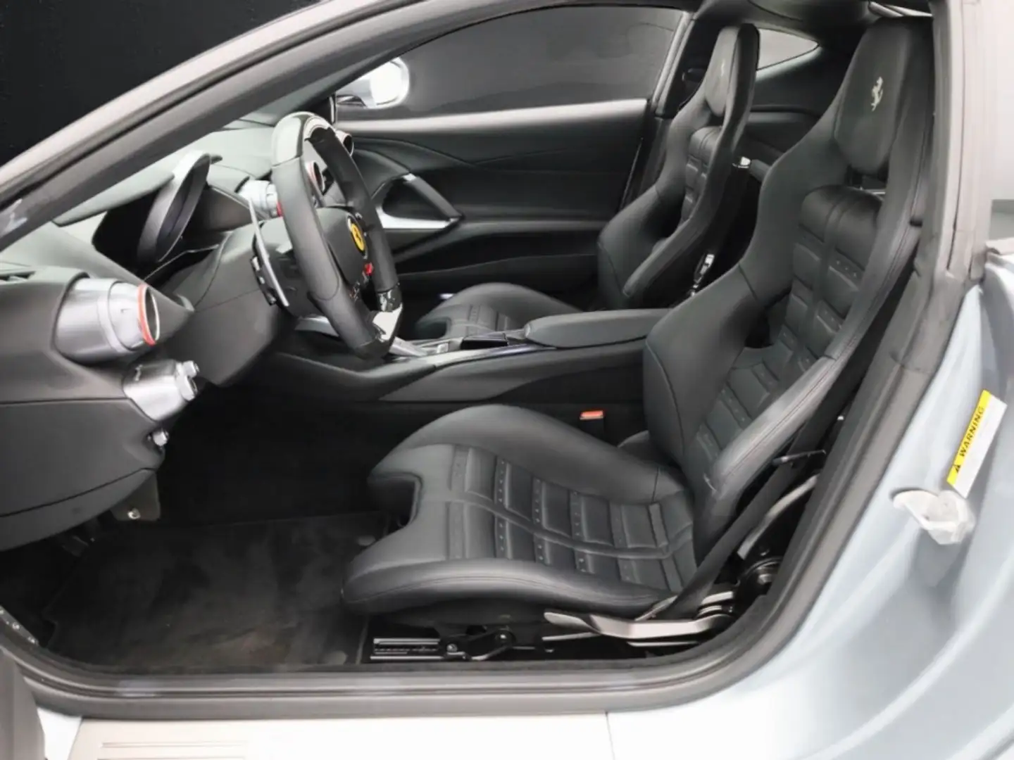 Ferrari 812 Superfast Plateado - 2