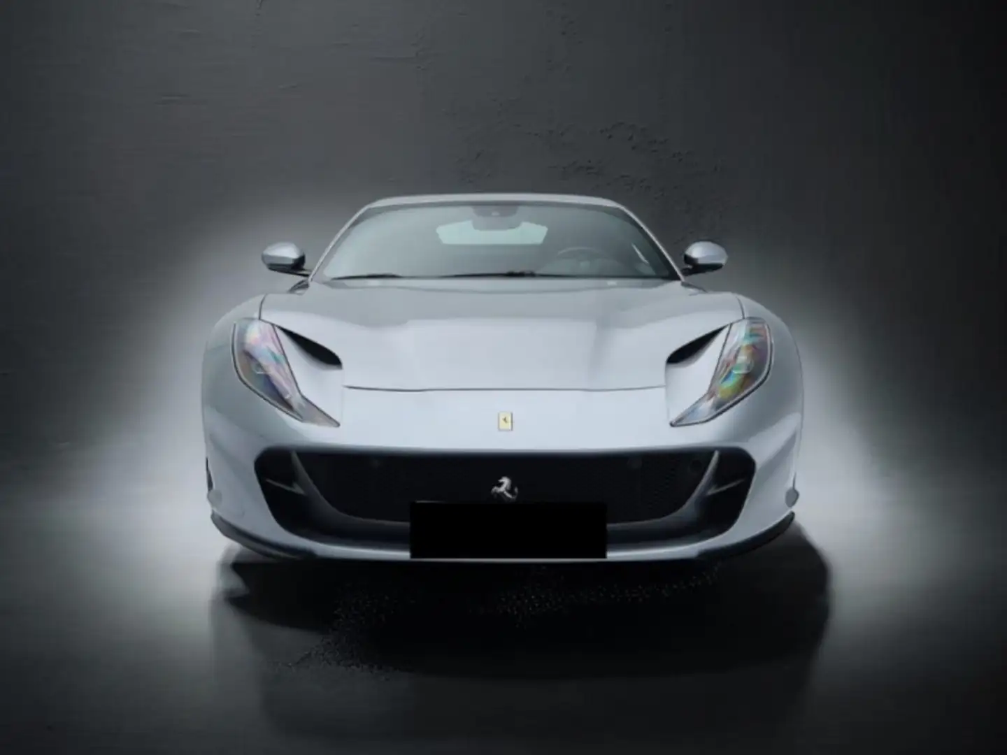 Ferrari 812 Superfast Plateado - 1